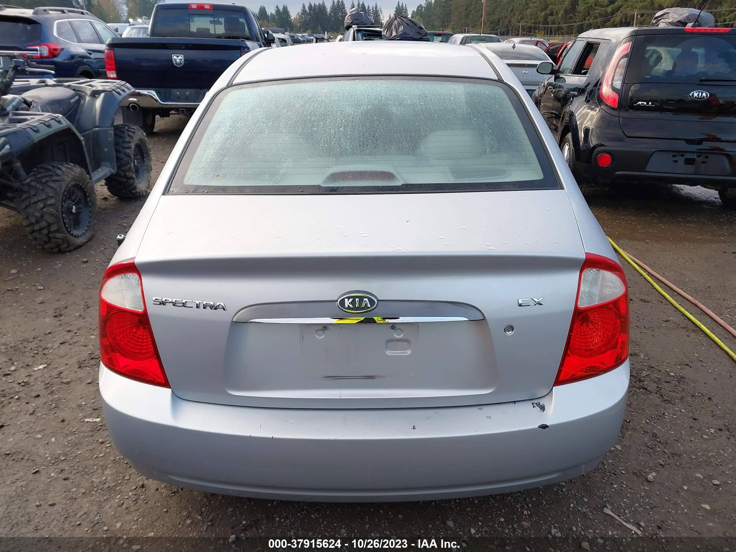 Photo 15 VIN: KNAFE121955204813 - KIA SPECTRA 