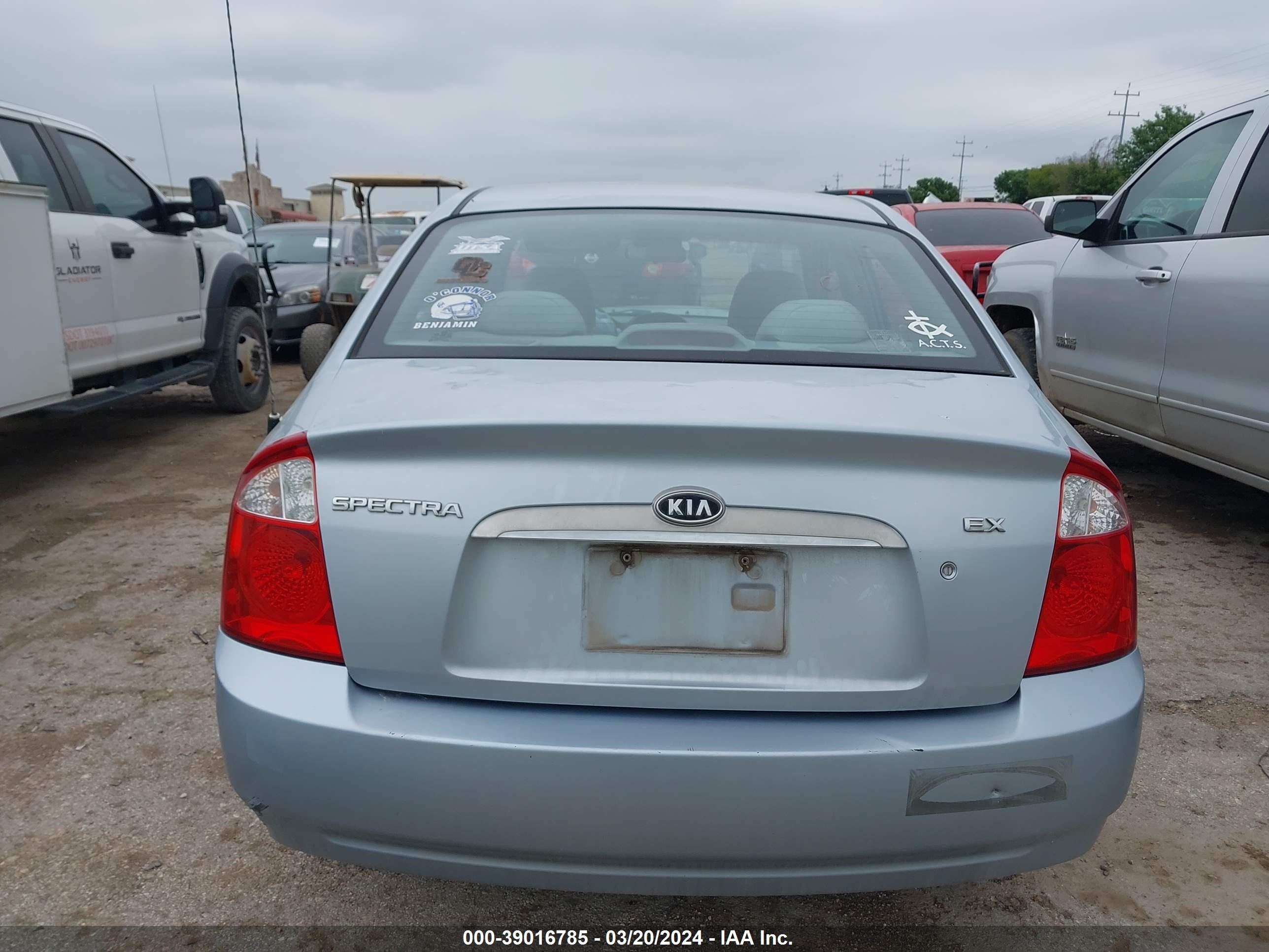 Photo 15 VIN: KNAFE121965307070 - KIA SPECTRA 