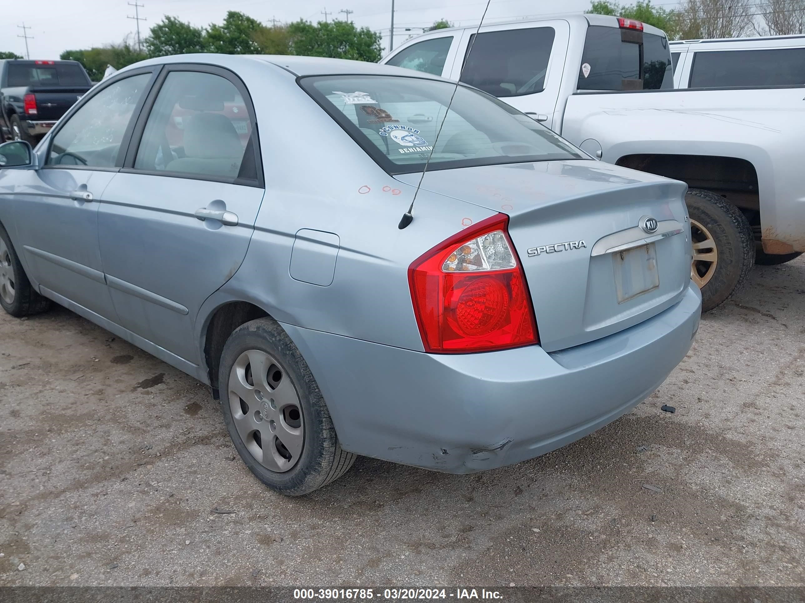 Photo 2 VIN: KNAFE121965307070 - KIA SPECTRA 