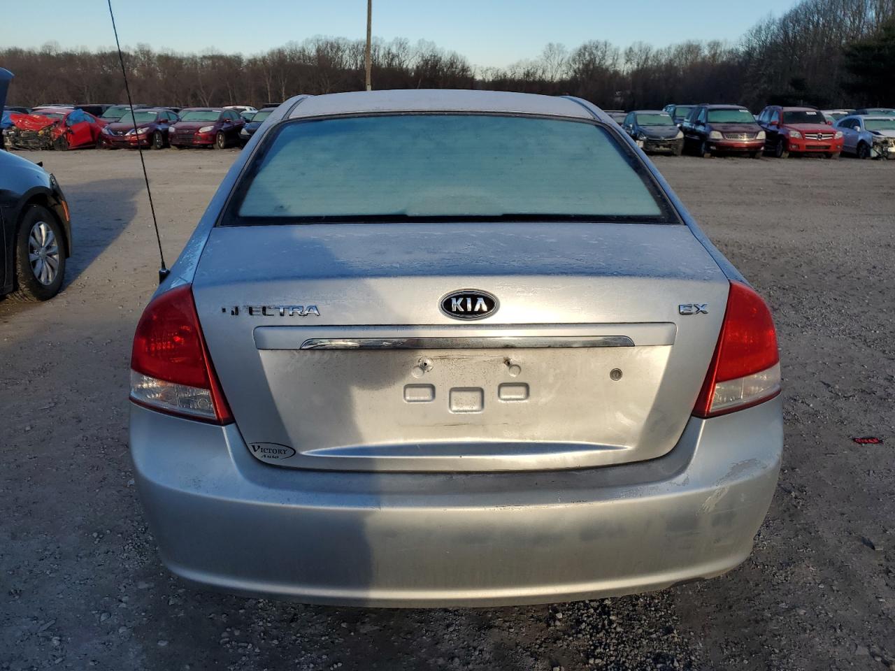 Photo 5 VIN: KNAFE121975456001 - KIA SPECTRA 