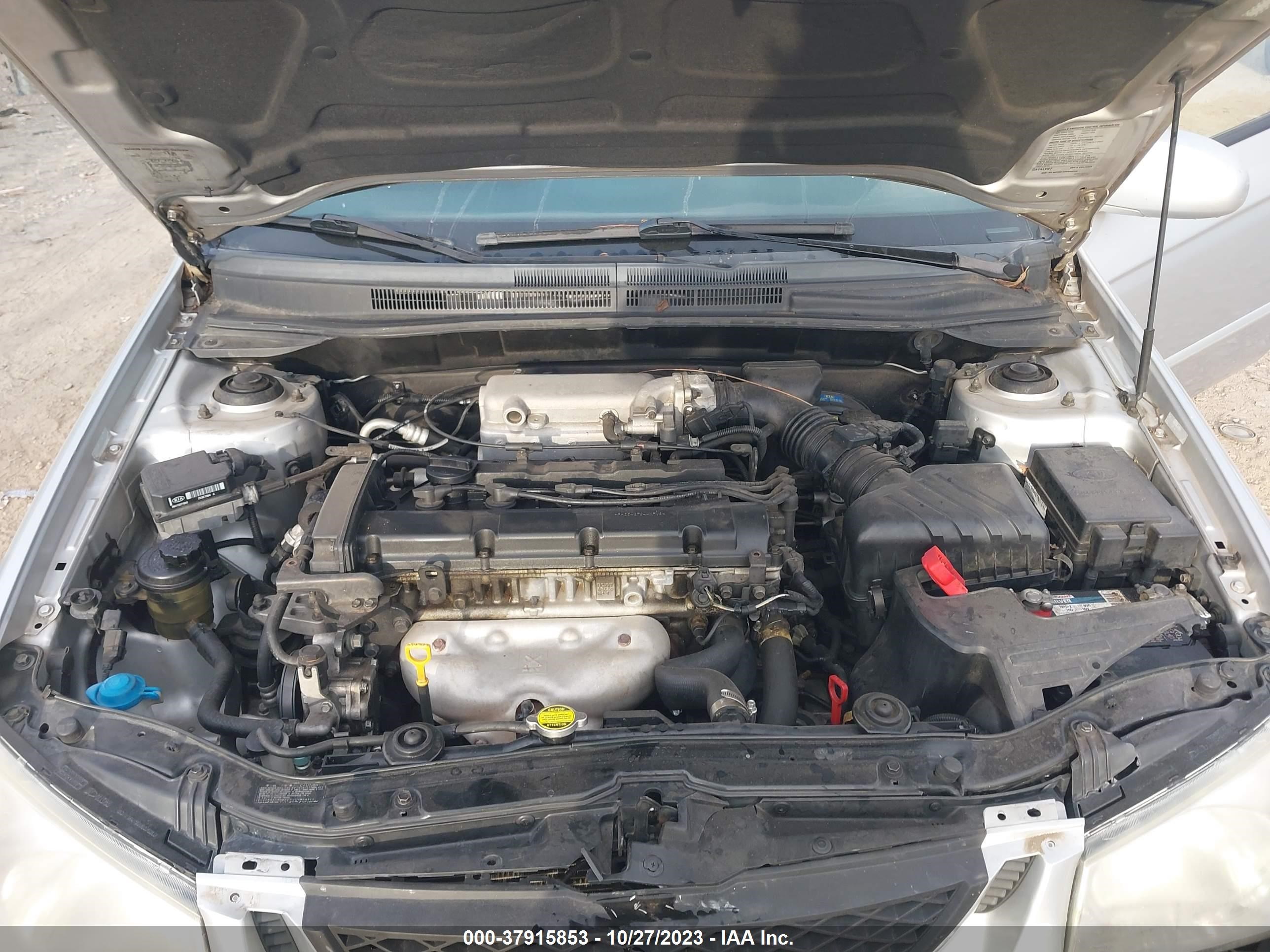 Photo 9 VIN: KNAFE121X55135484 - KIA SPECTRA 