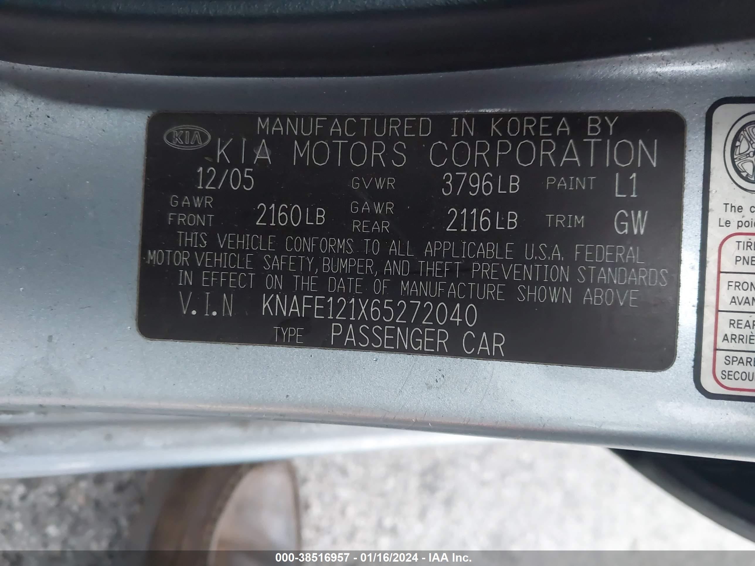 Photo 8 VIN: KNAFE121X65272040 - KIA SPECTRA 