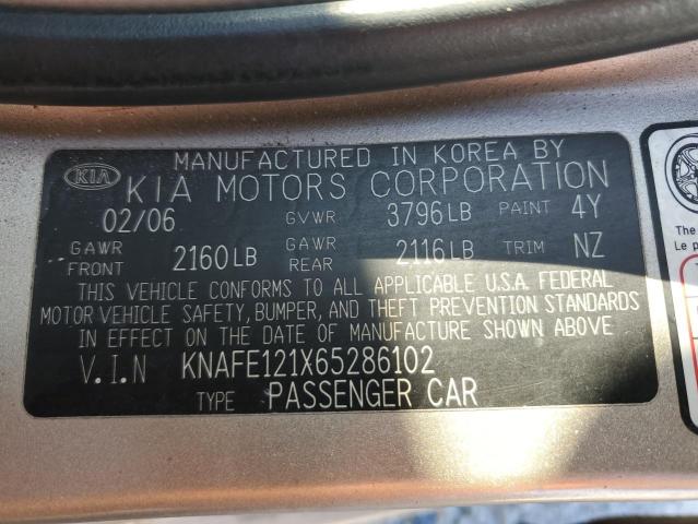 Photo 11 VIN: KNAFE121X65286102 - KIA SPECTRA 