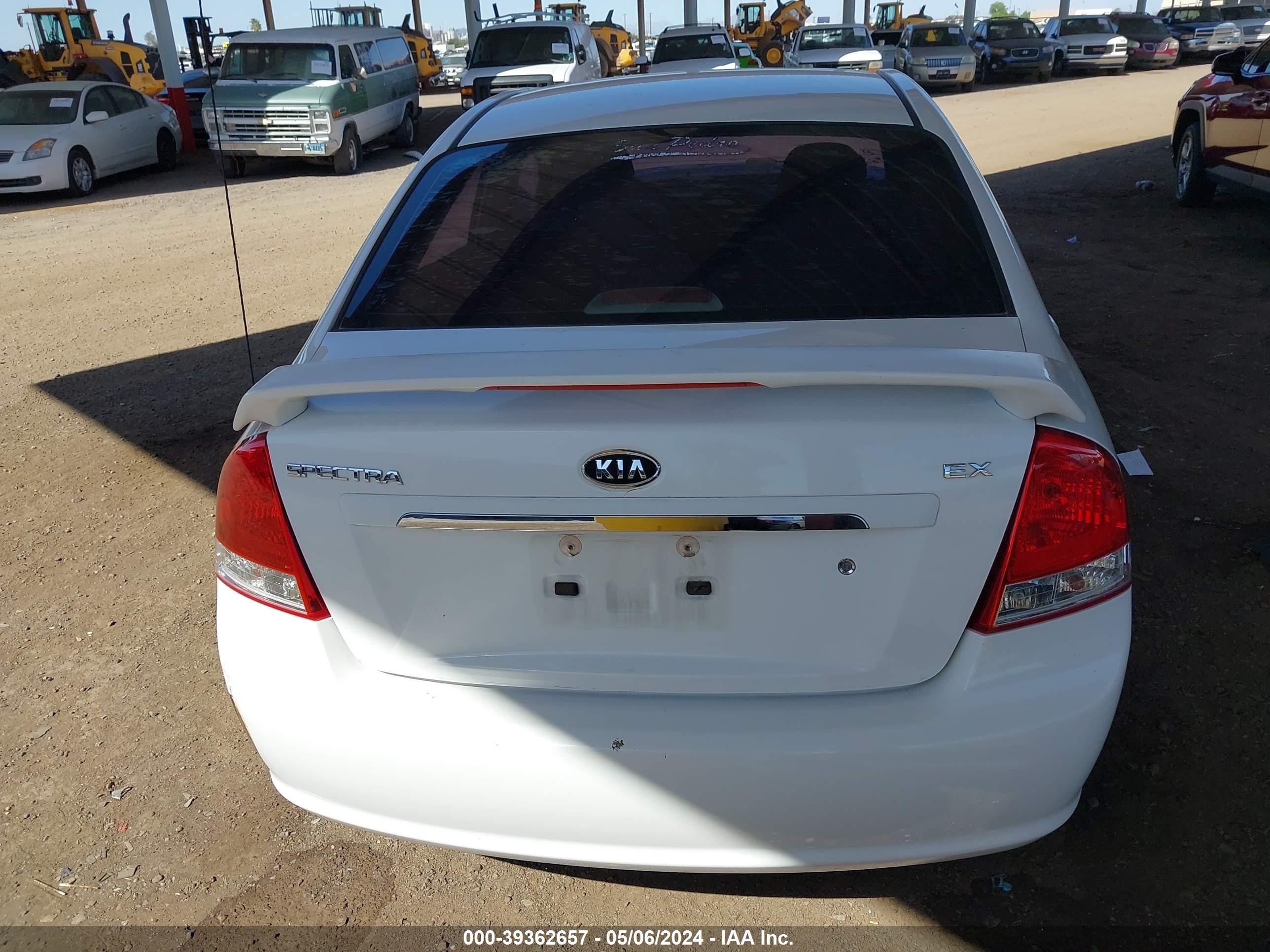 Photo 16 VIN: KNAFE122175448144 - KIA SPECTRA 