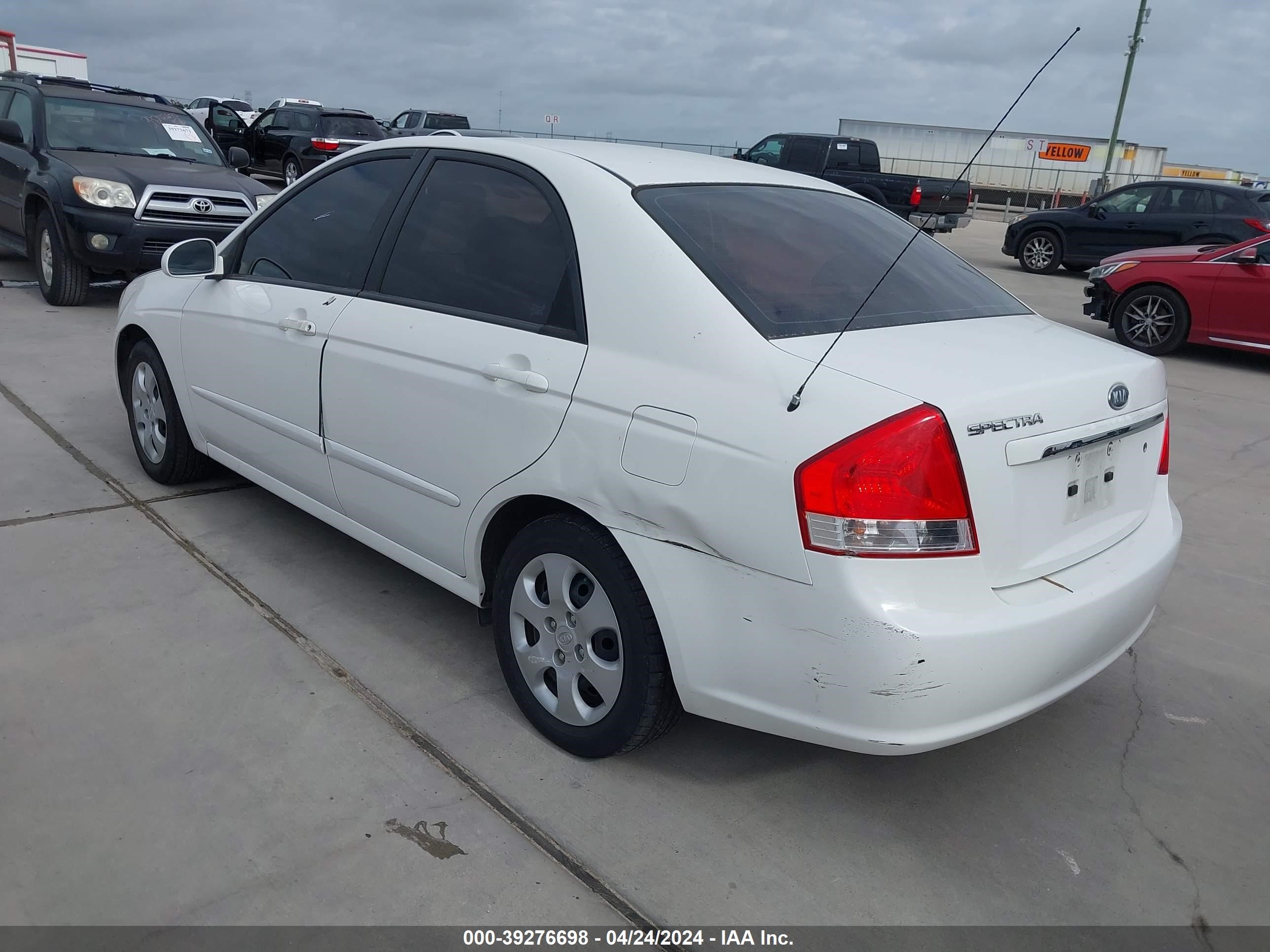 Photo 2 VIN: KNAFE122285512130 - KIA SPECTRA 