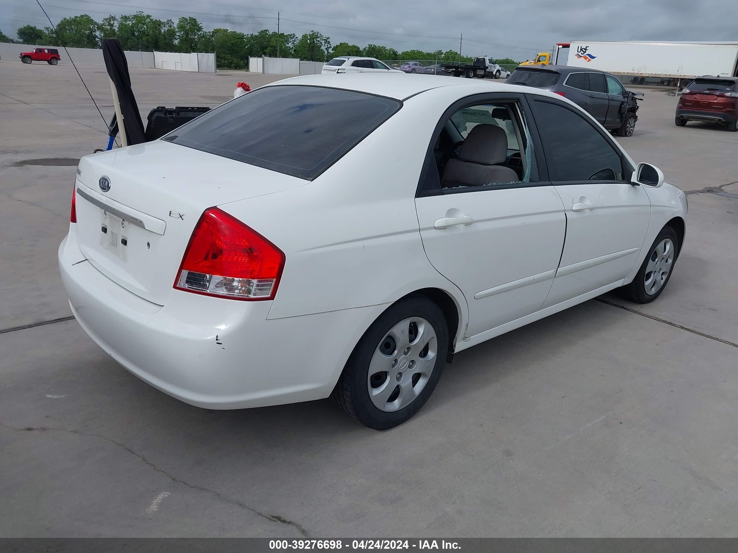 Photo 3 VIN: KNAFE122285512130 - KIA SPECTRA 