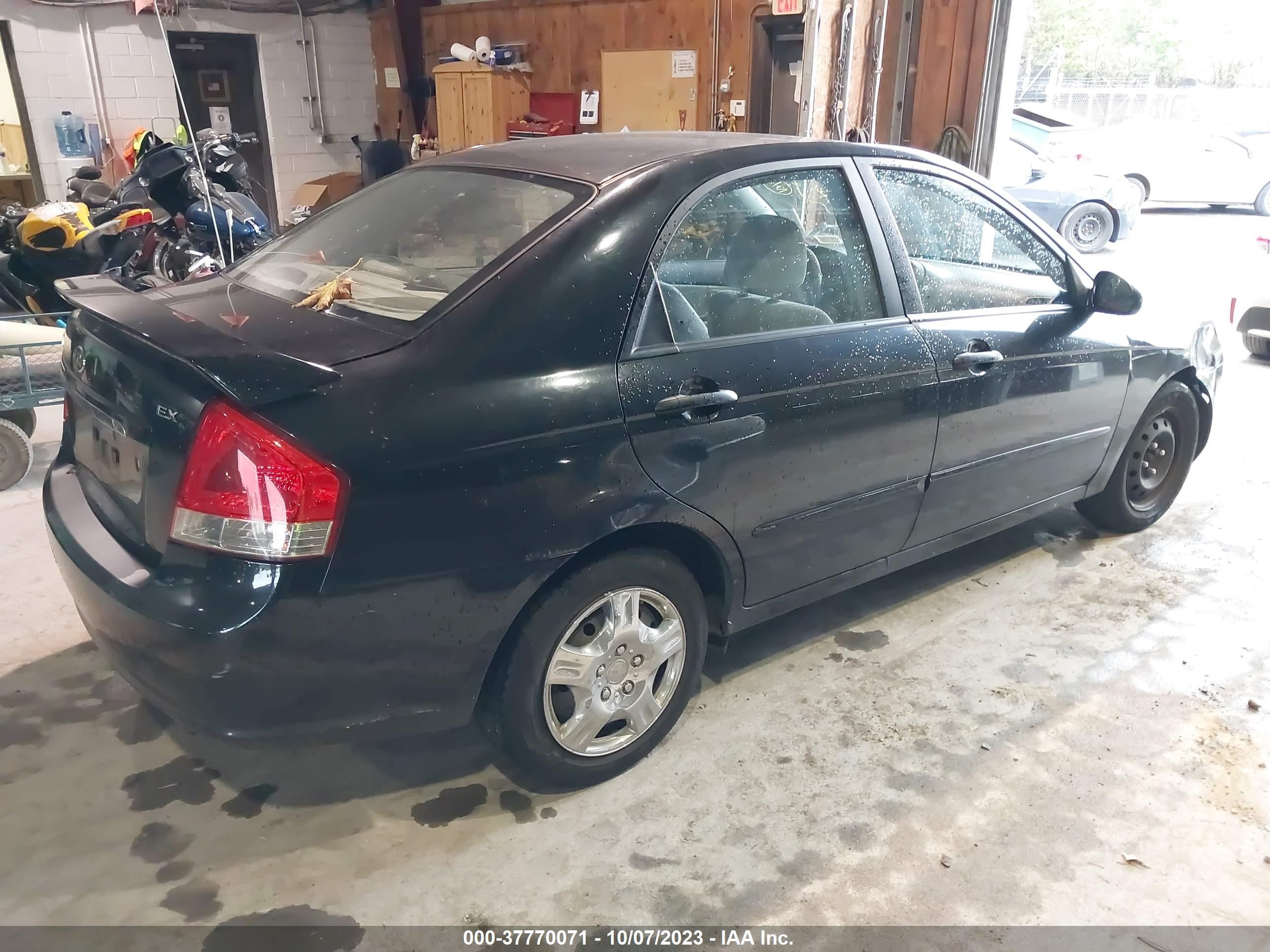 Photo 3 VIN: KNAFE122685496921 - KIA SPECTRA 