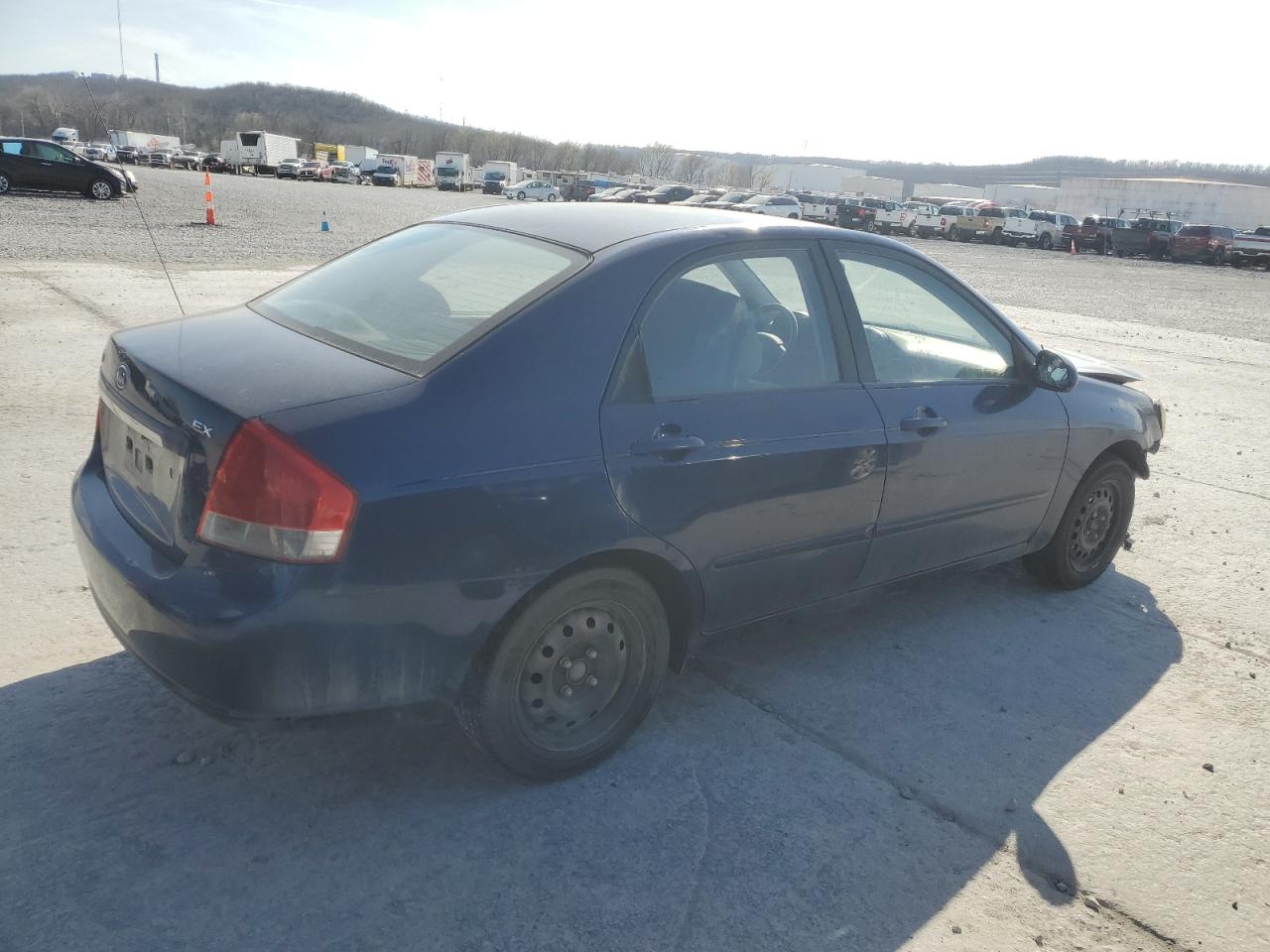 Photo 2 VIN: KNAFE122685577899 - KIA SPECTRA 