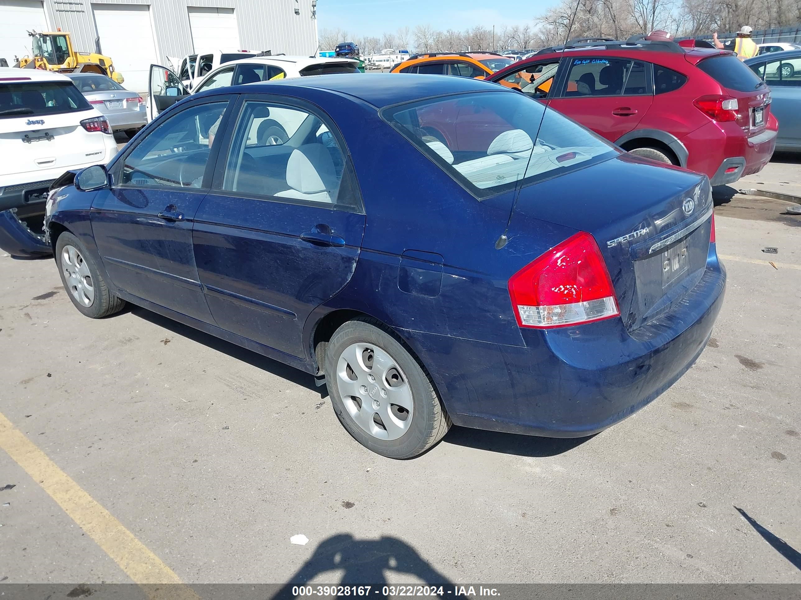 Photo 2 VIN: KNAFE122985512447 - KIA SPECTRA 