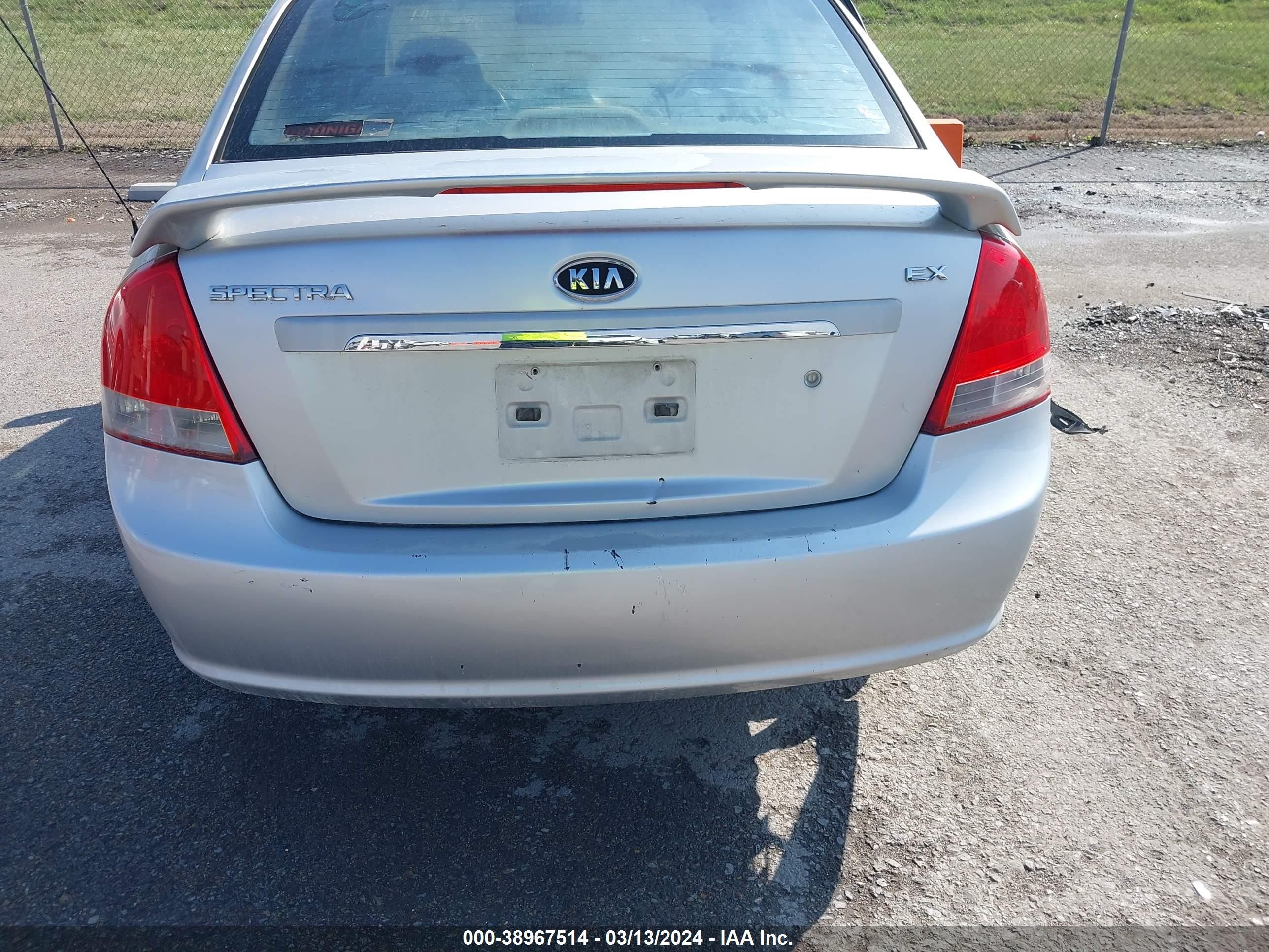 Photo 12 VIN: KNAFE122985581980 - KIA SPECTRA 