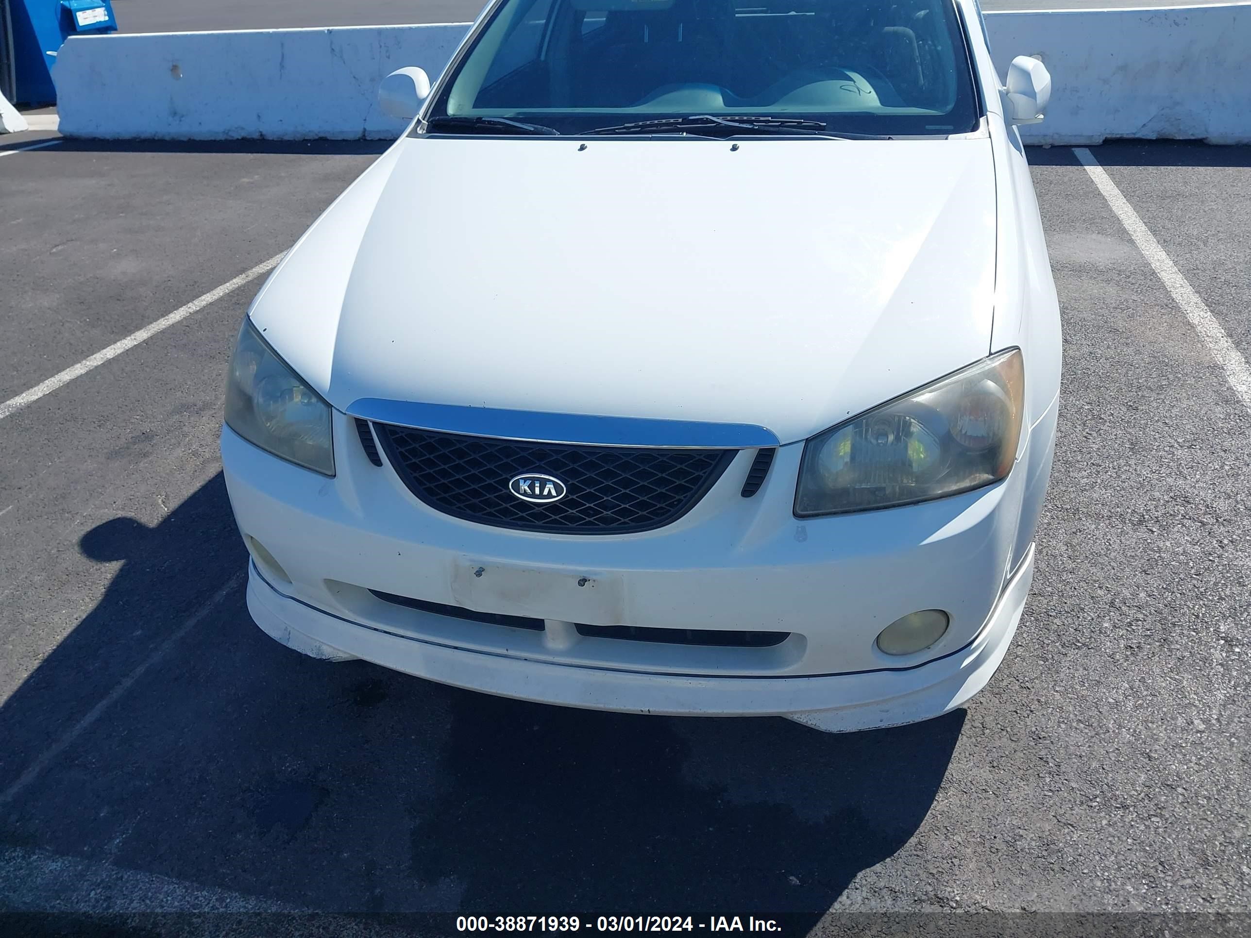 Photo 5 VIN: KNAFE161855074856 - KIA SPECTRA 