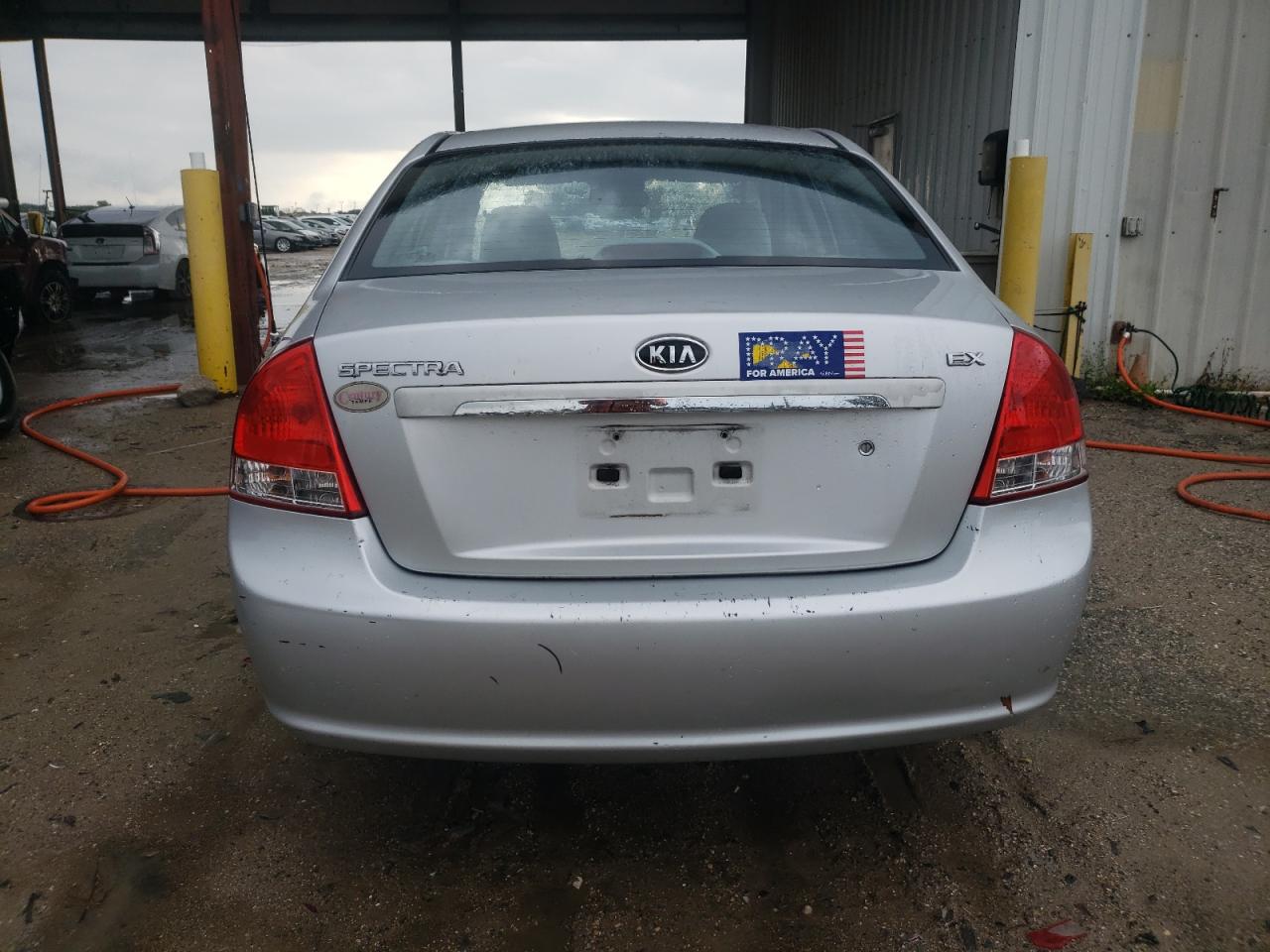 Photo 5 VIN: KNAFE221095616047 - KIA SPECTRA 