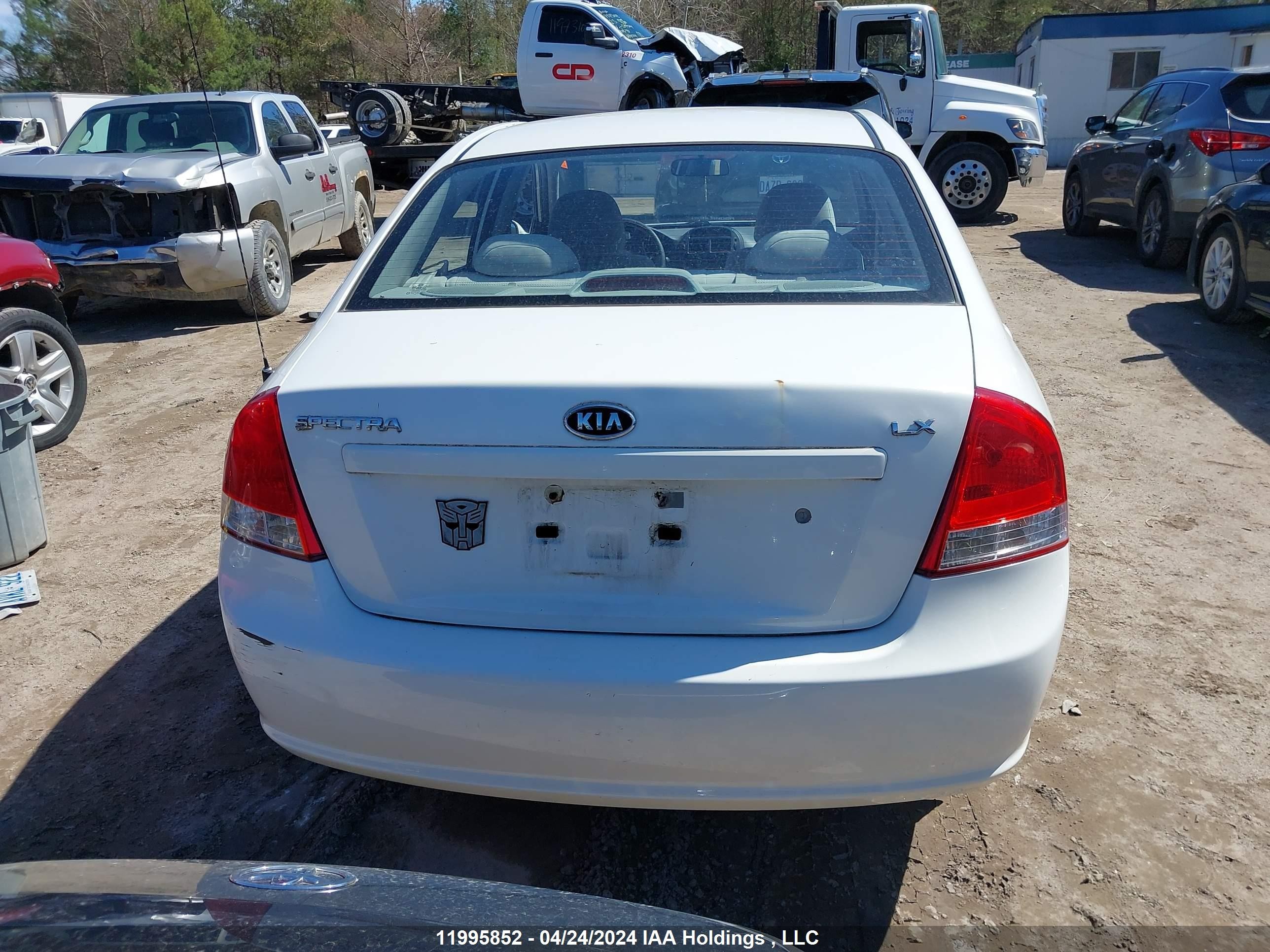 Photo 15 VIN: KNAFE221295639409 - KIA SPECTRA 