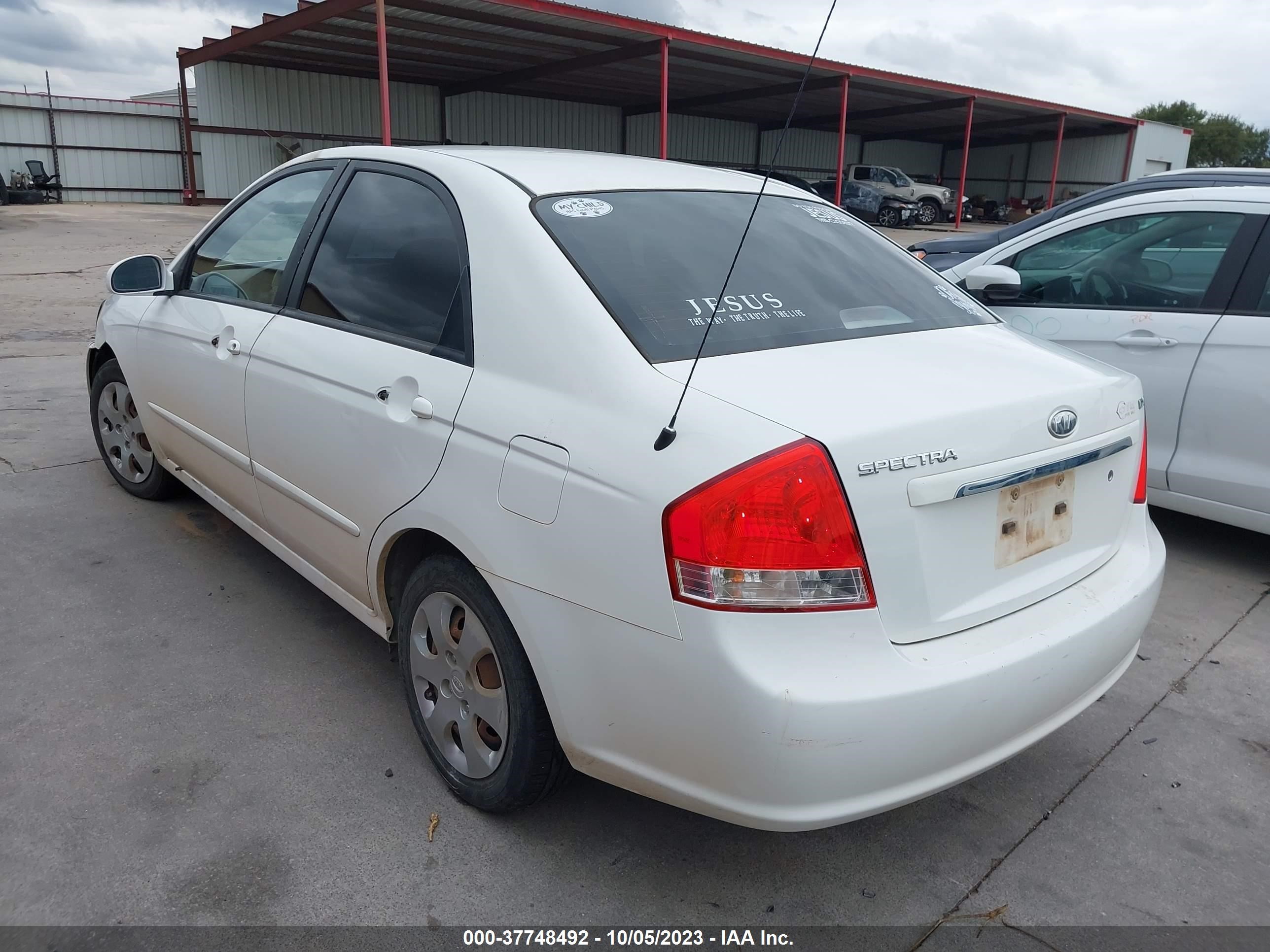 Photo 2 VIN: KNAFE221695656813 - KIA SPECTRA 