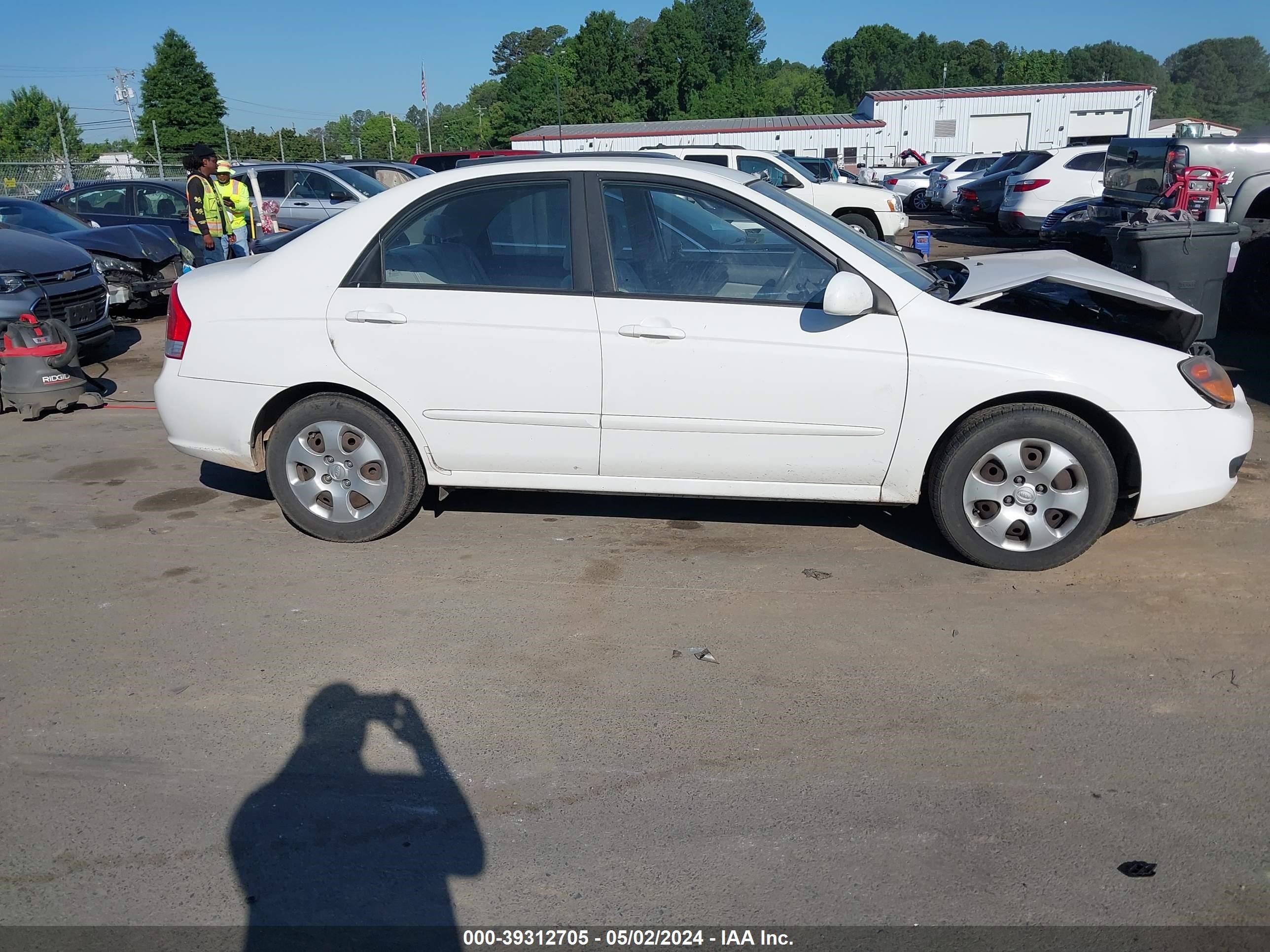 Photo 12 VIN: KNAFE221795654455 - KIA SPECTRA 