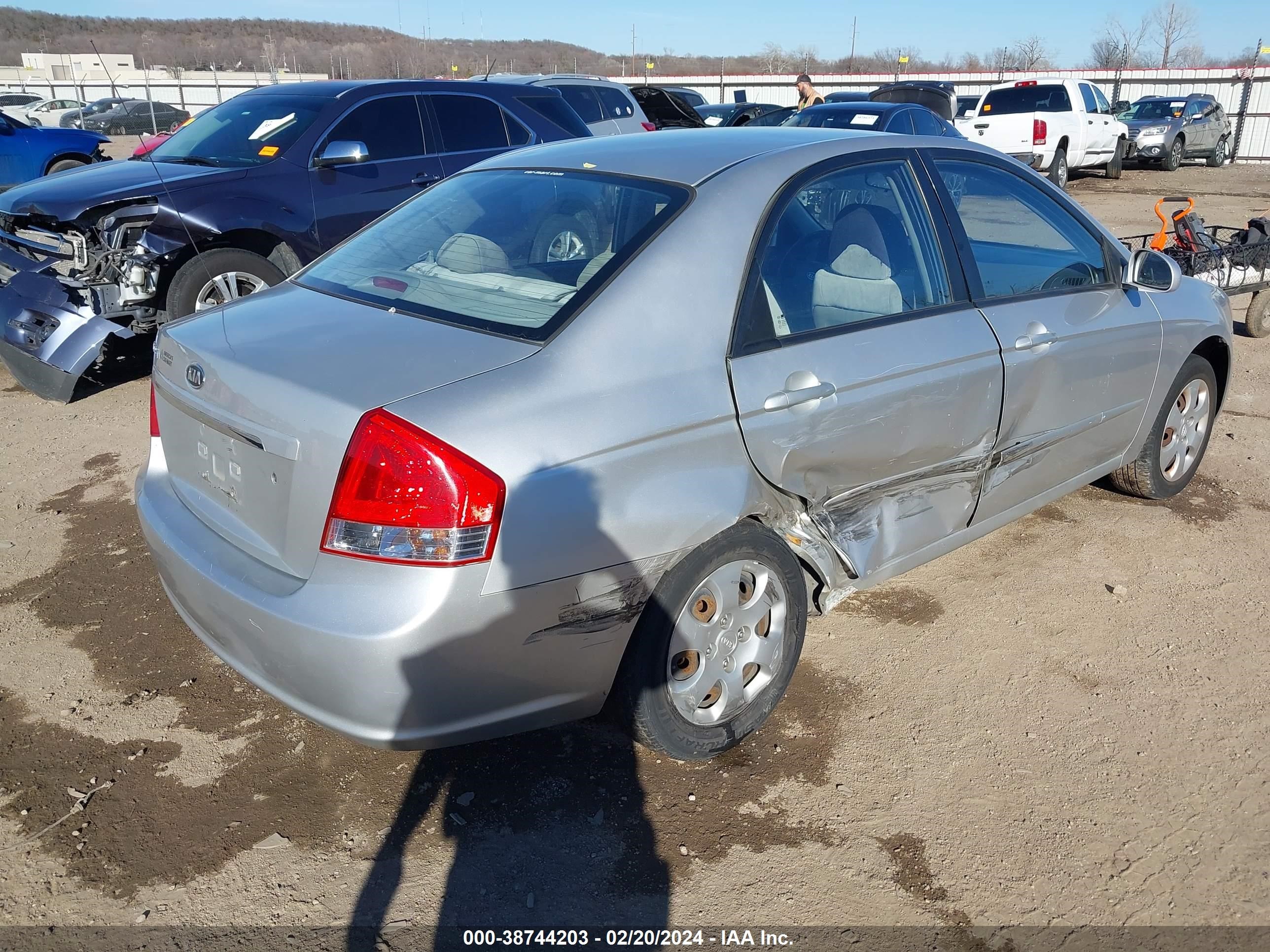 Photo 3 VIN: KNAFE221895627281 - KIA SPECTRA 