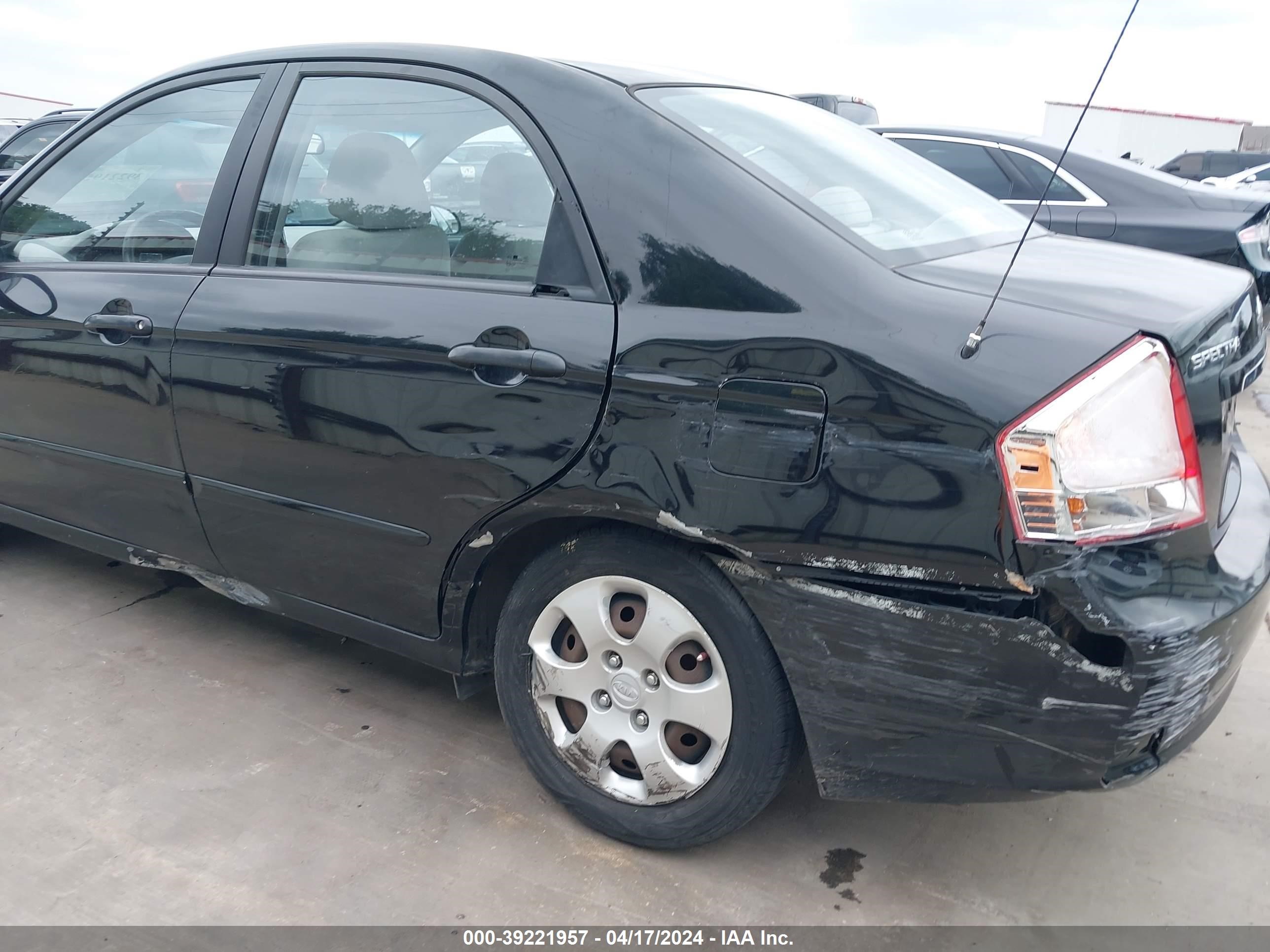 Photo 5 VIN: KNAFE221895634361 - KIA SPECTRA 