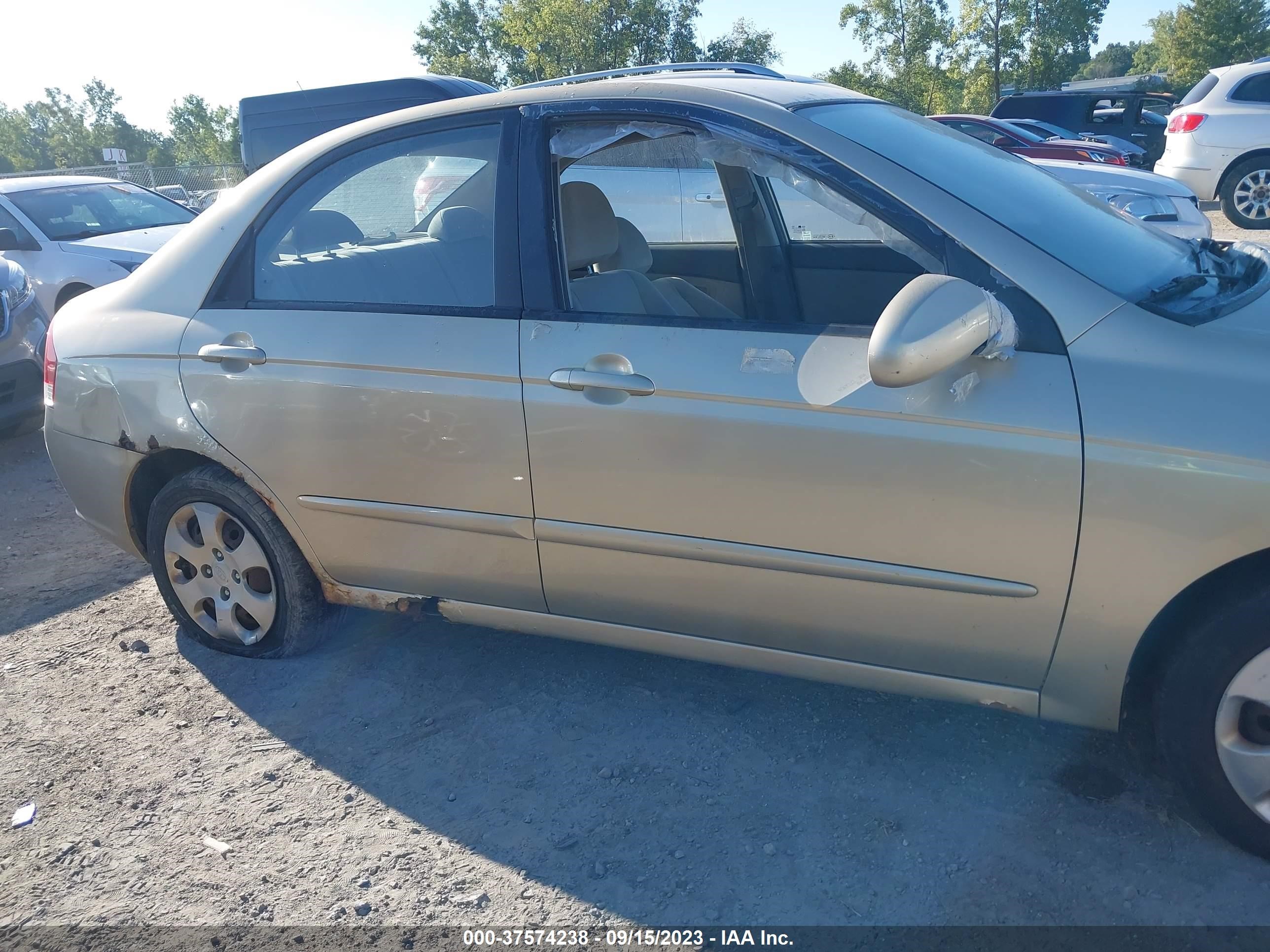 Photo 12 VIN: KNAFE221995653355 - KIA SPECTRA 