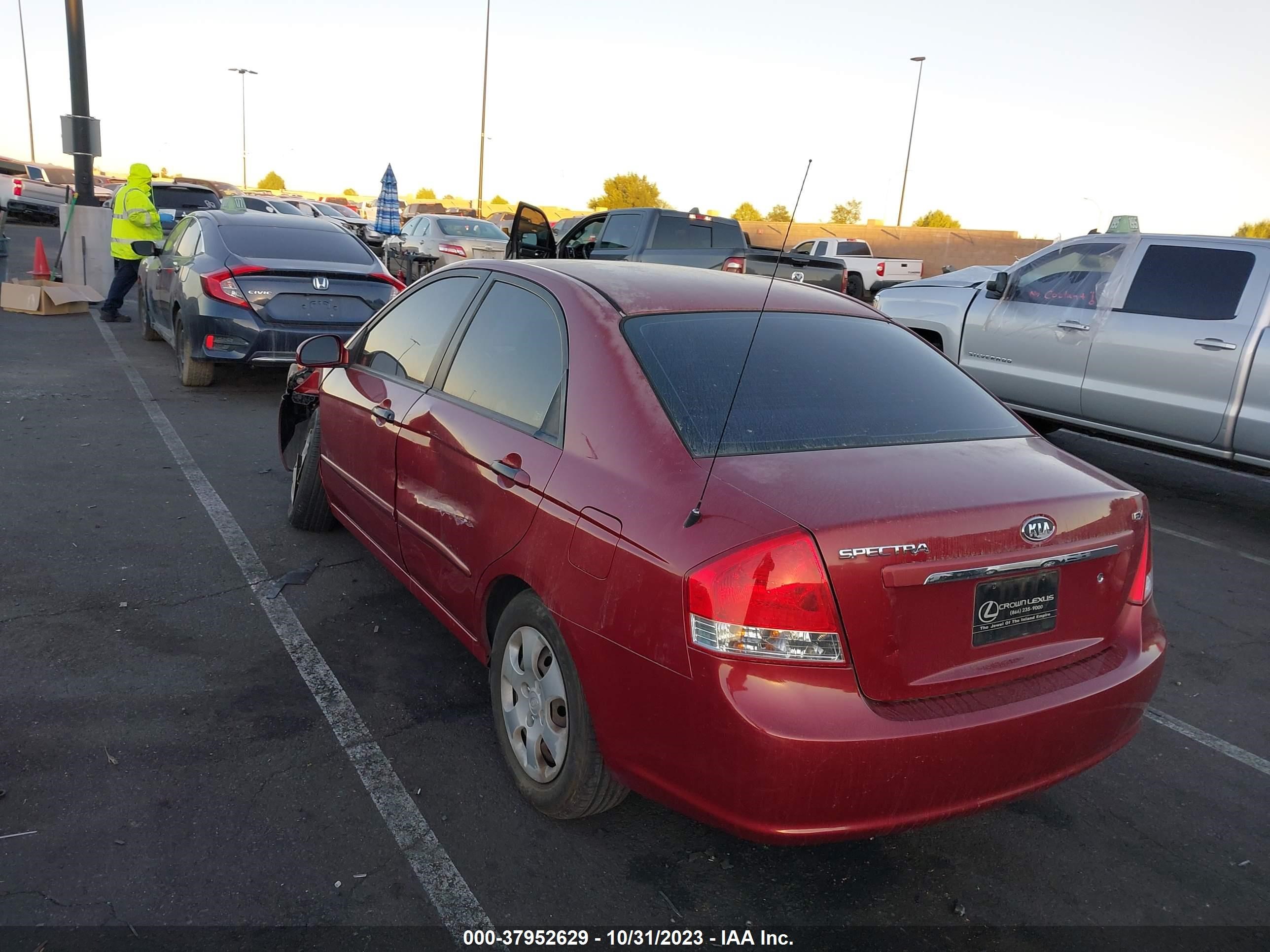 Photo 2 VIN: KNAFE222695668131 - KIA SPECTRA 