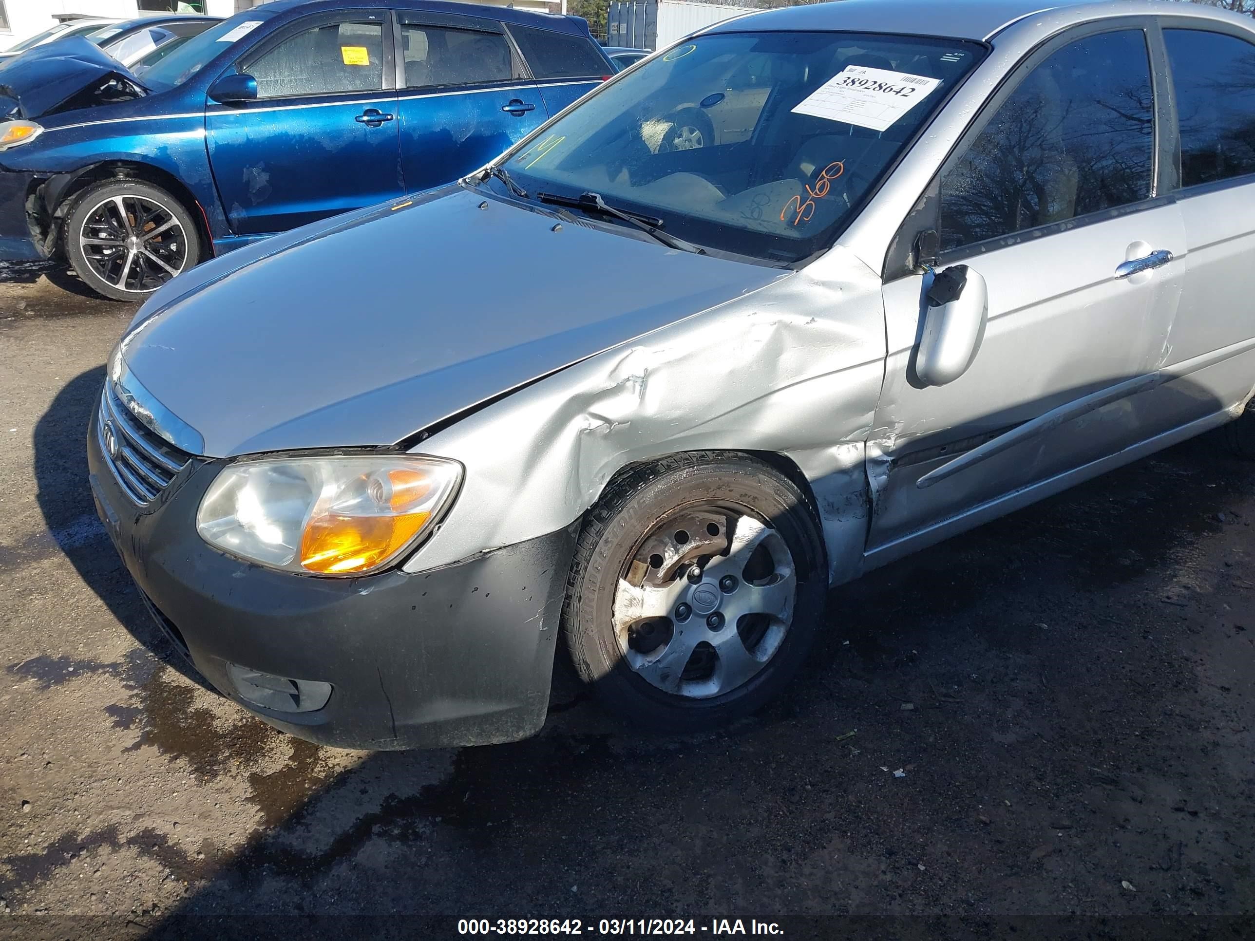 Photo 5 VIN: KNAFE222795666467 - KIA SPECTRA 