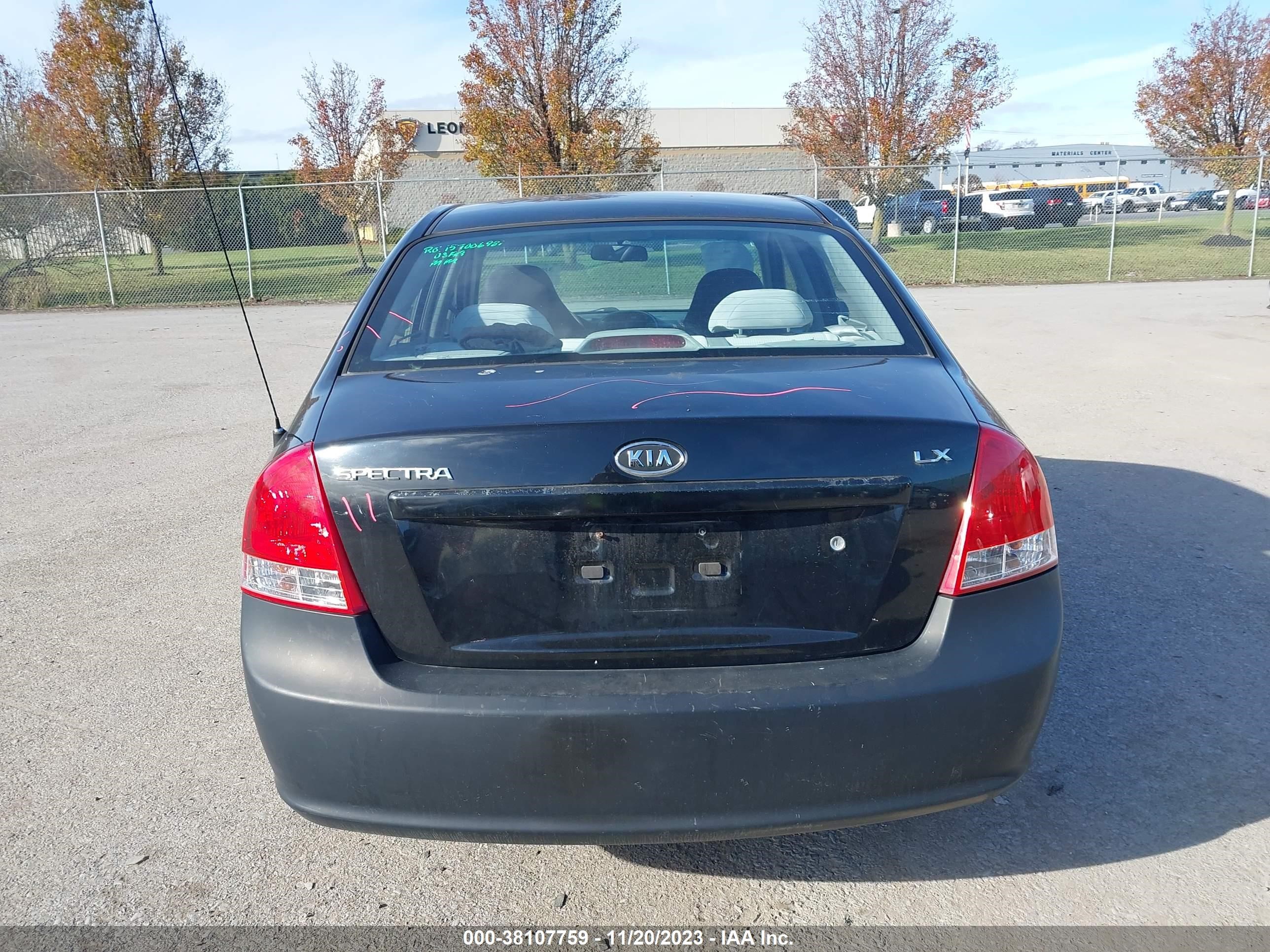 Photo 15 VIN: KNAFE222895618850 - KIA SPECTRA 