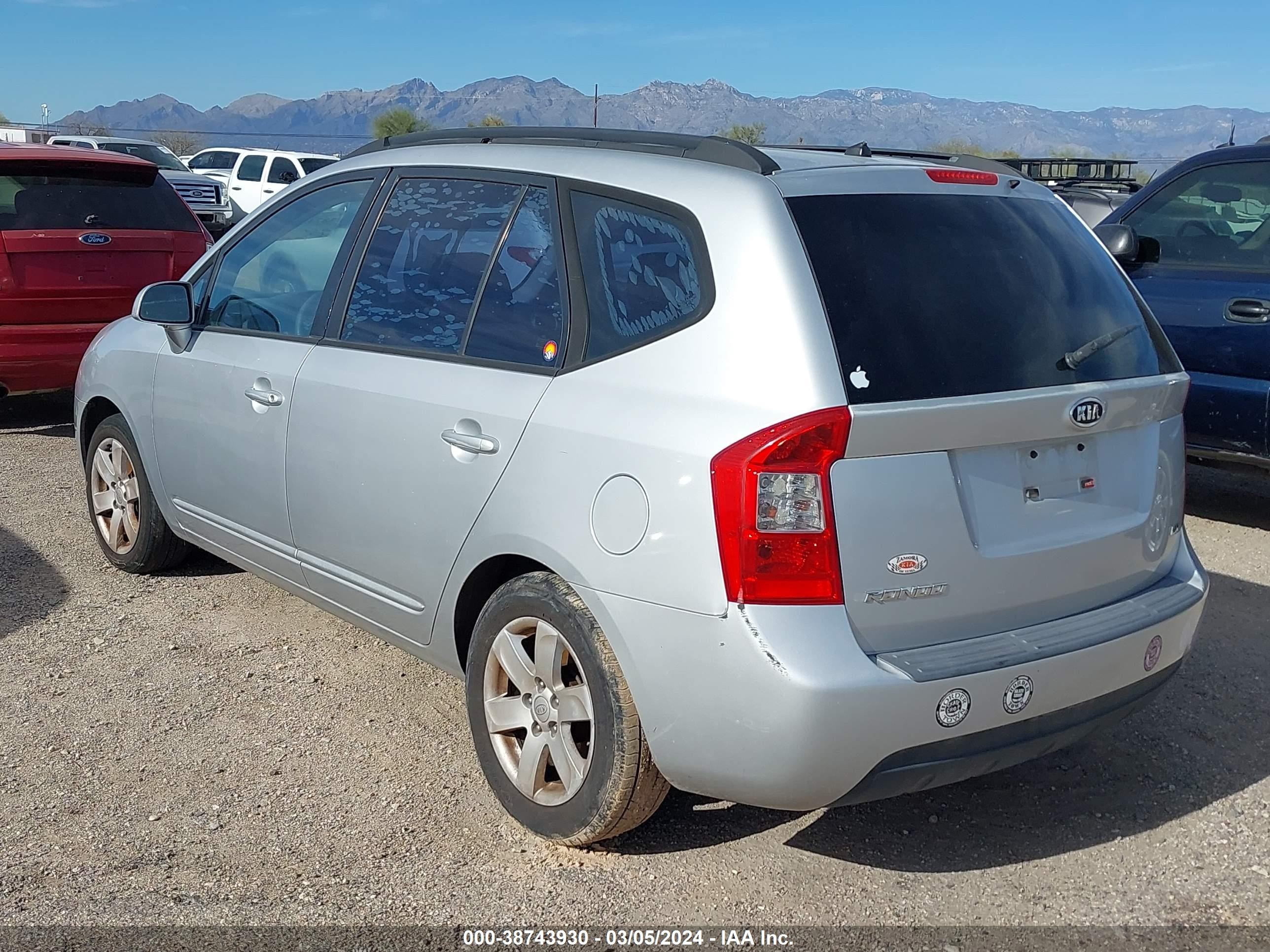 Photo 2 VIN: KNAFG525087202378 - KIA RONDO 