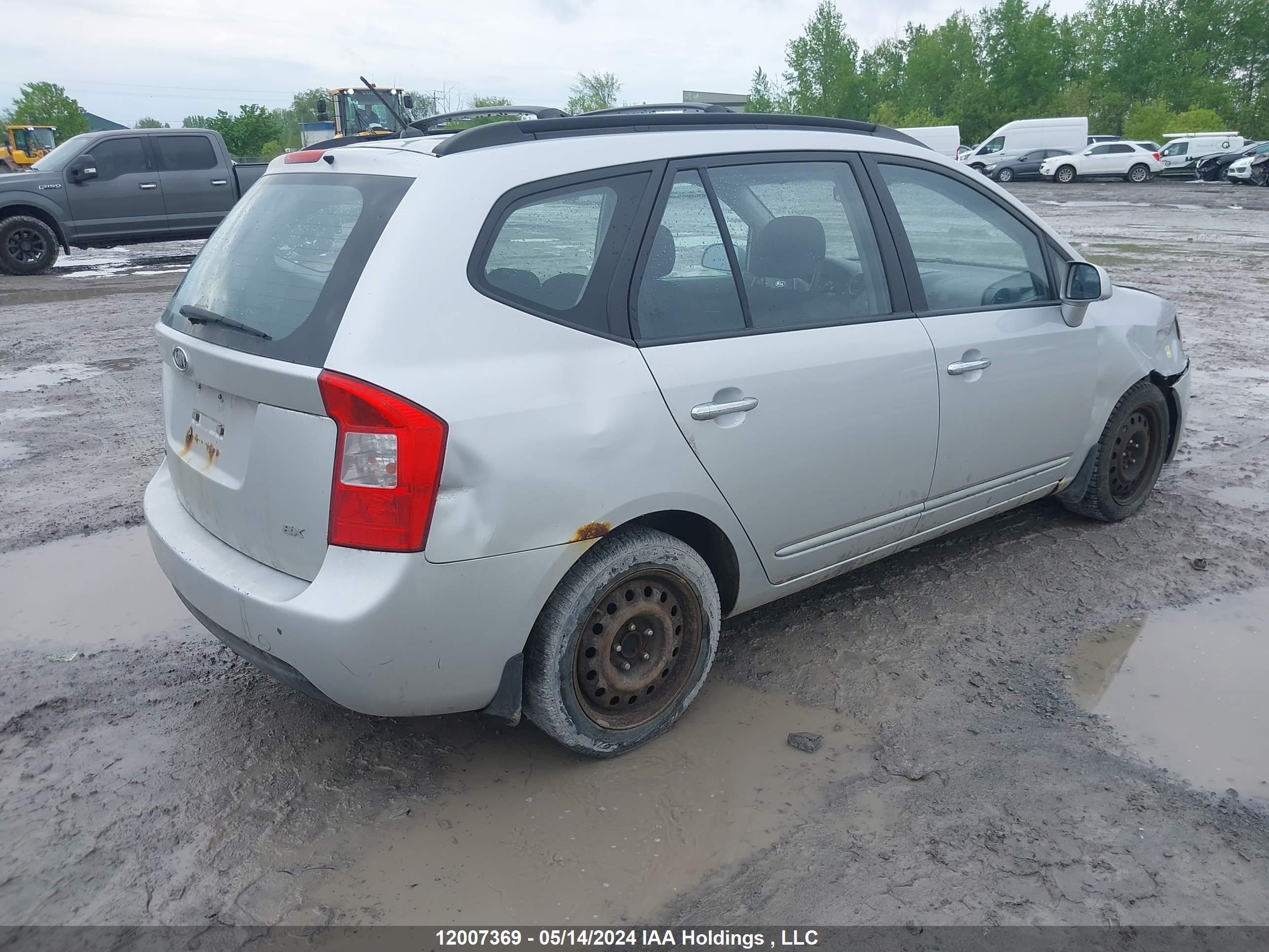 Photo 3 VIN: KNAFG525287218288 - KIA RONDO 