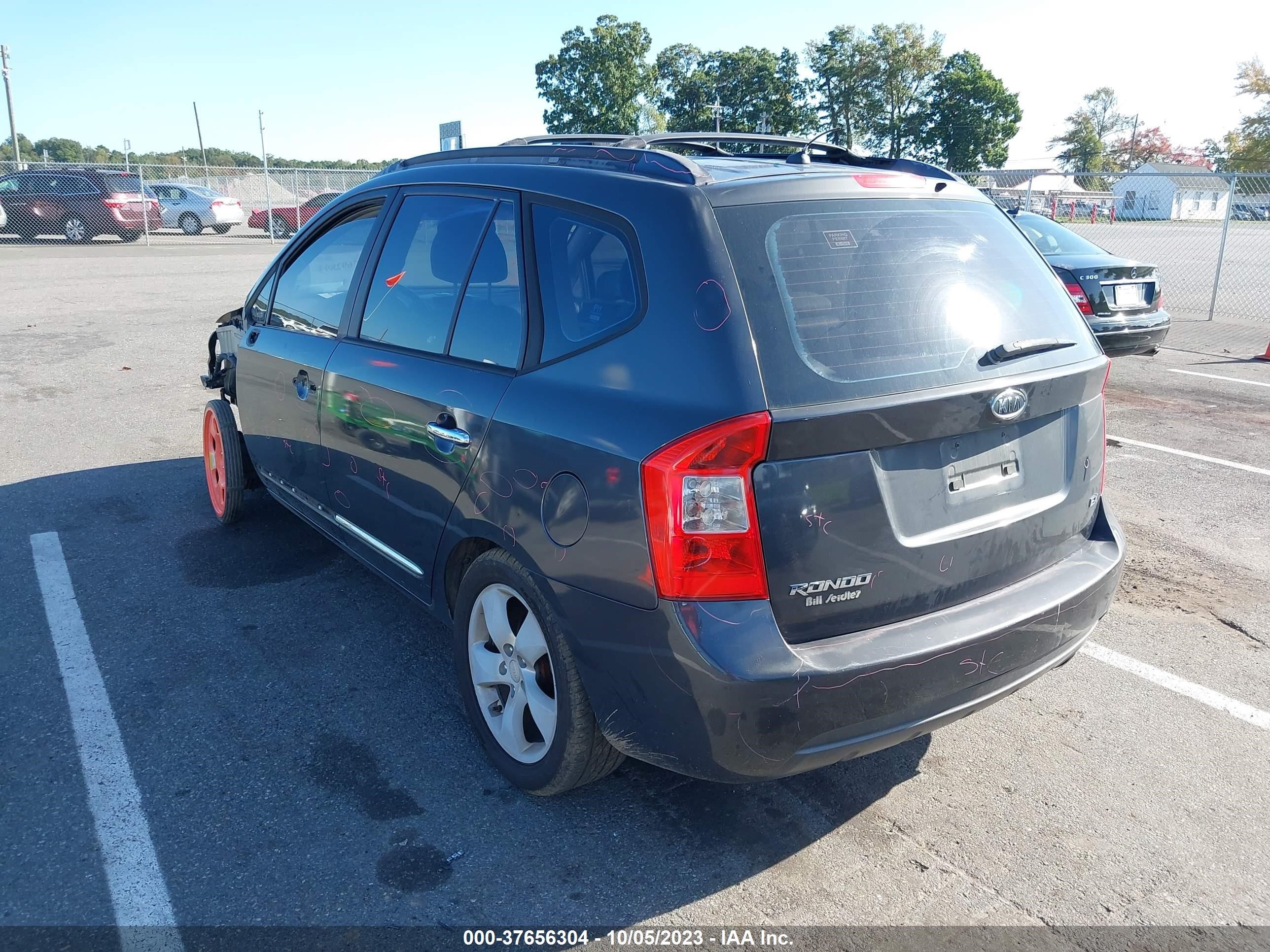 Photo 2 VIN: KNAFG525377025288 - KIA RONDO 