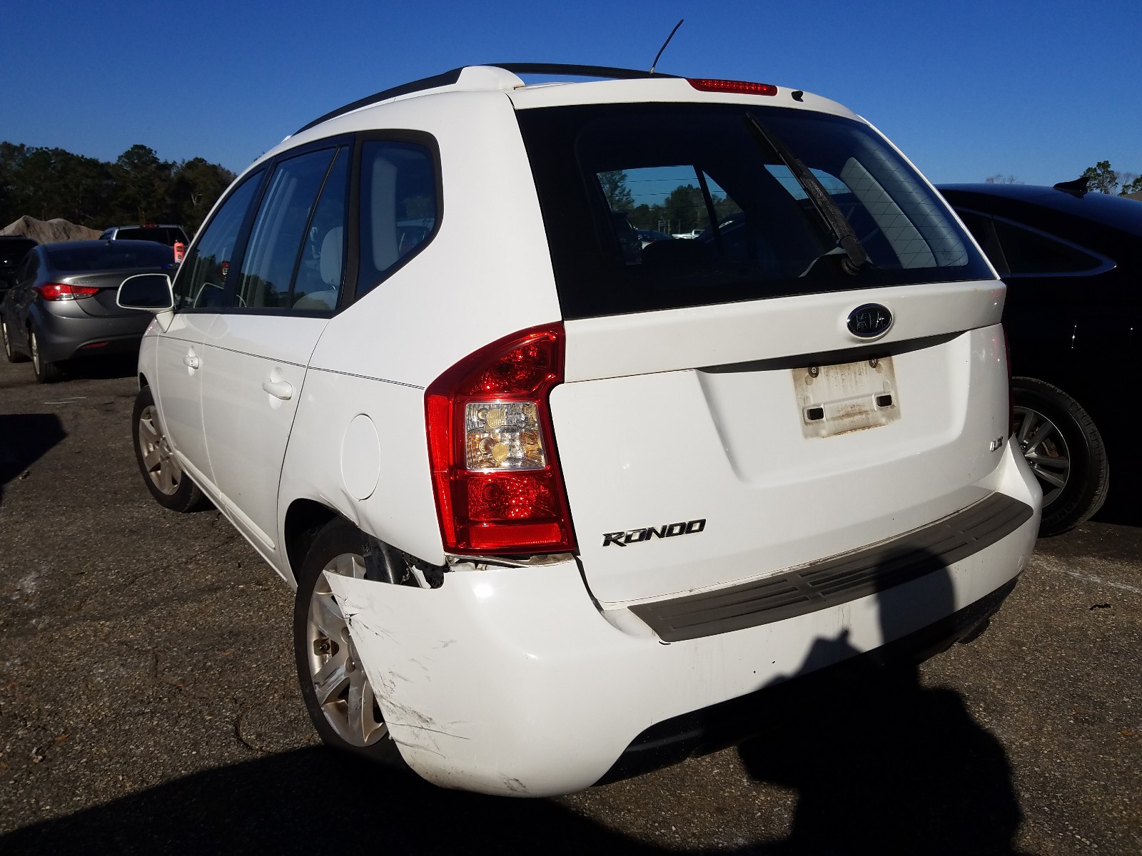 Photo 2 VIN: KNAFG525377094644 - KIA RONDO BASE 