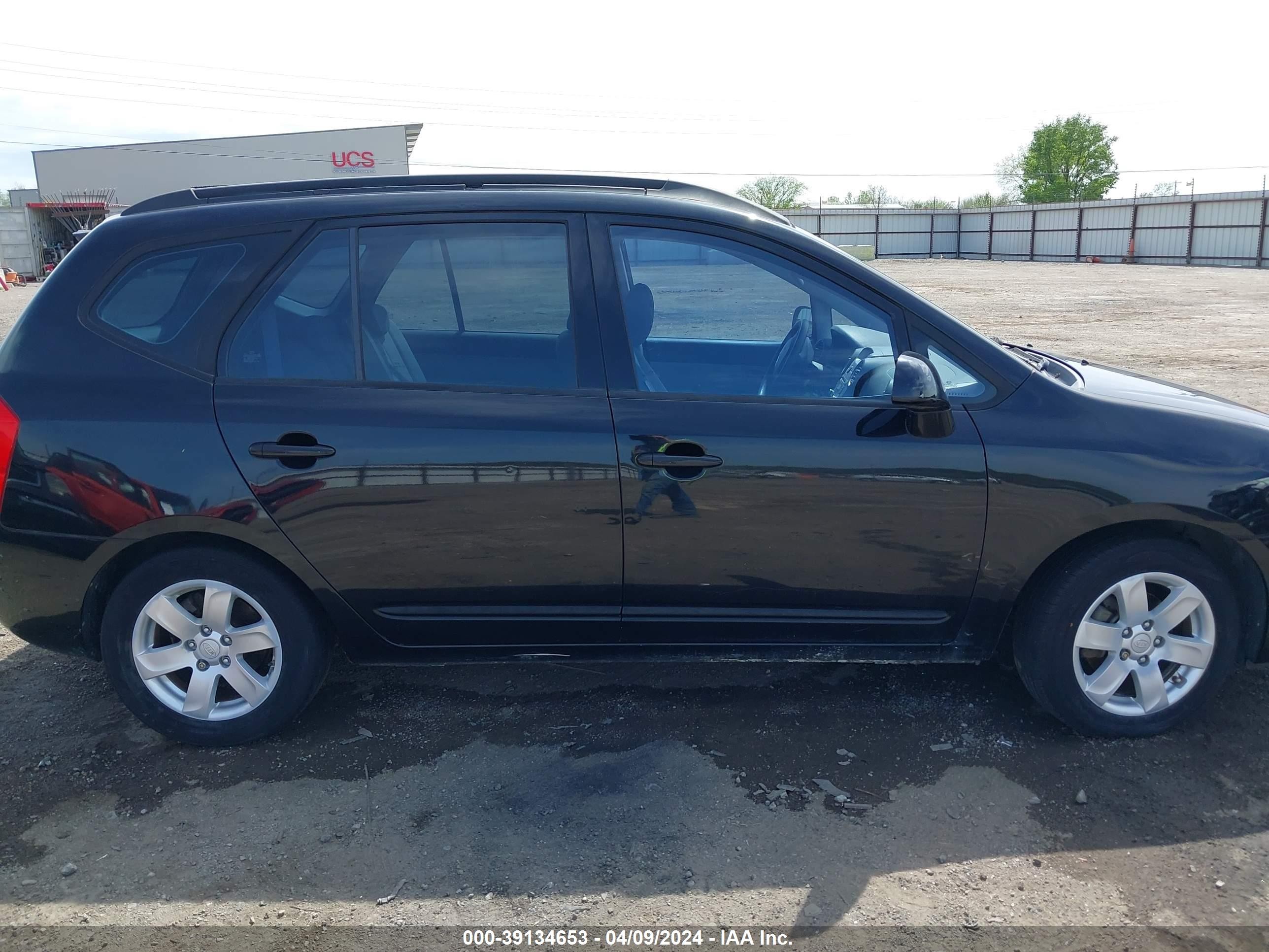 Photo 12 VIN: KNAFG525387200835 - KIA RONDO 