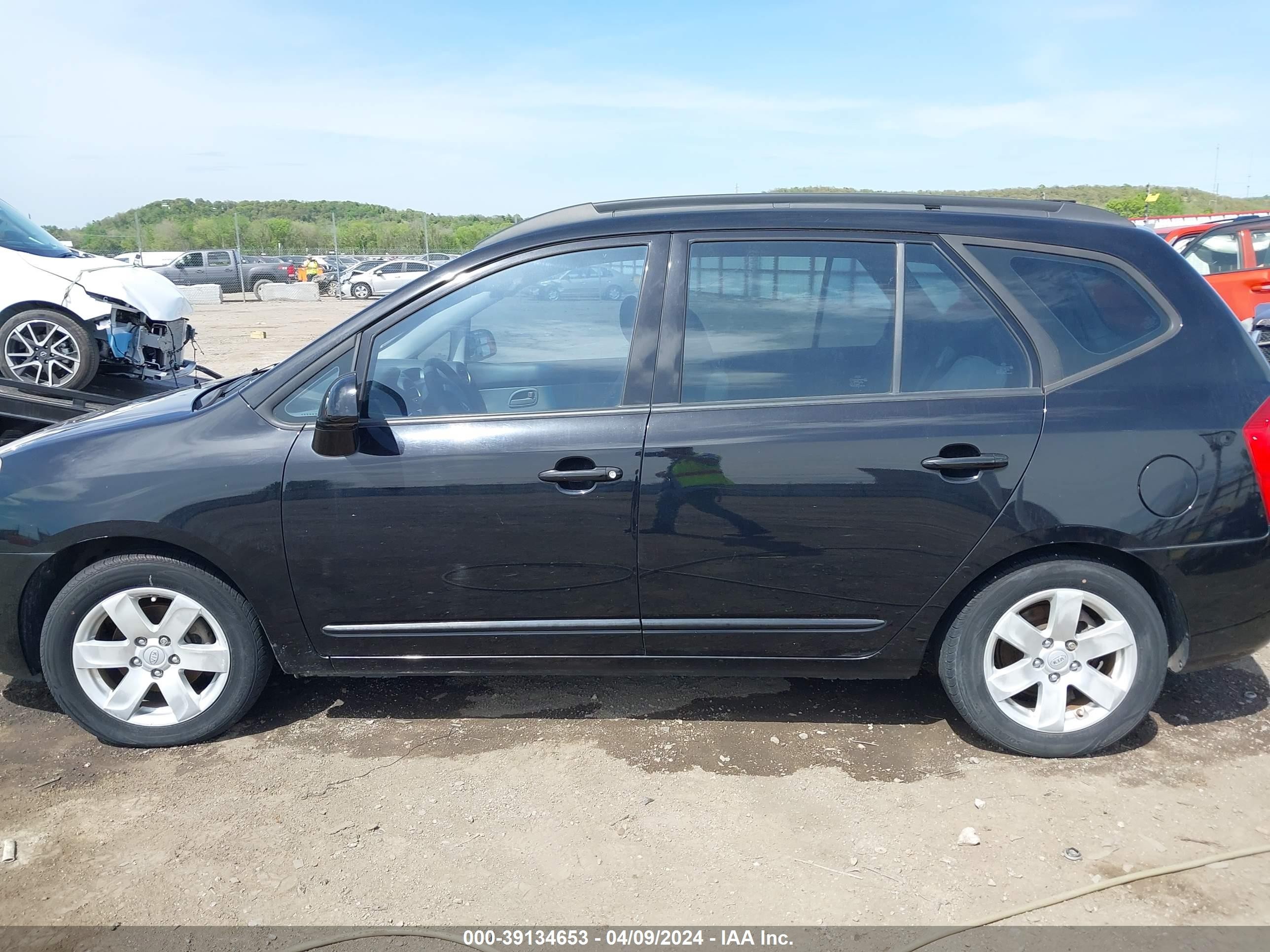 Photo 13 VIN: KNAFG525387200835 - KIA RONDO 