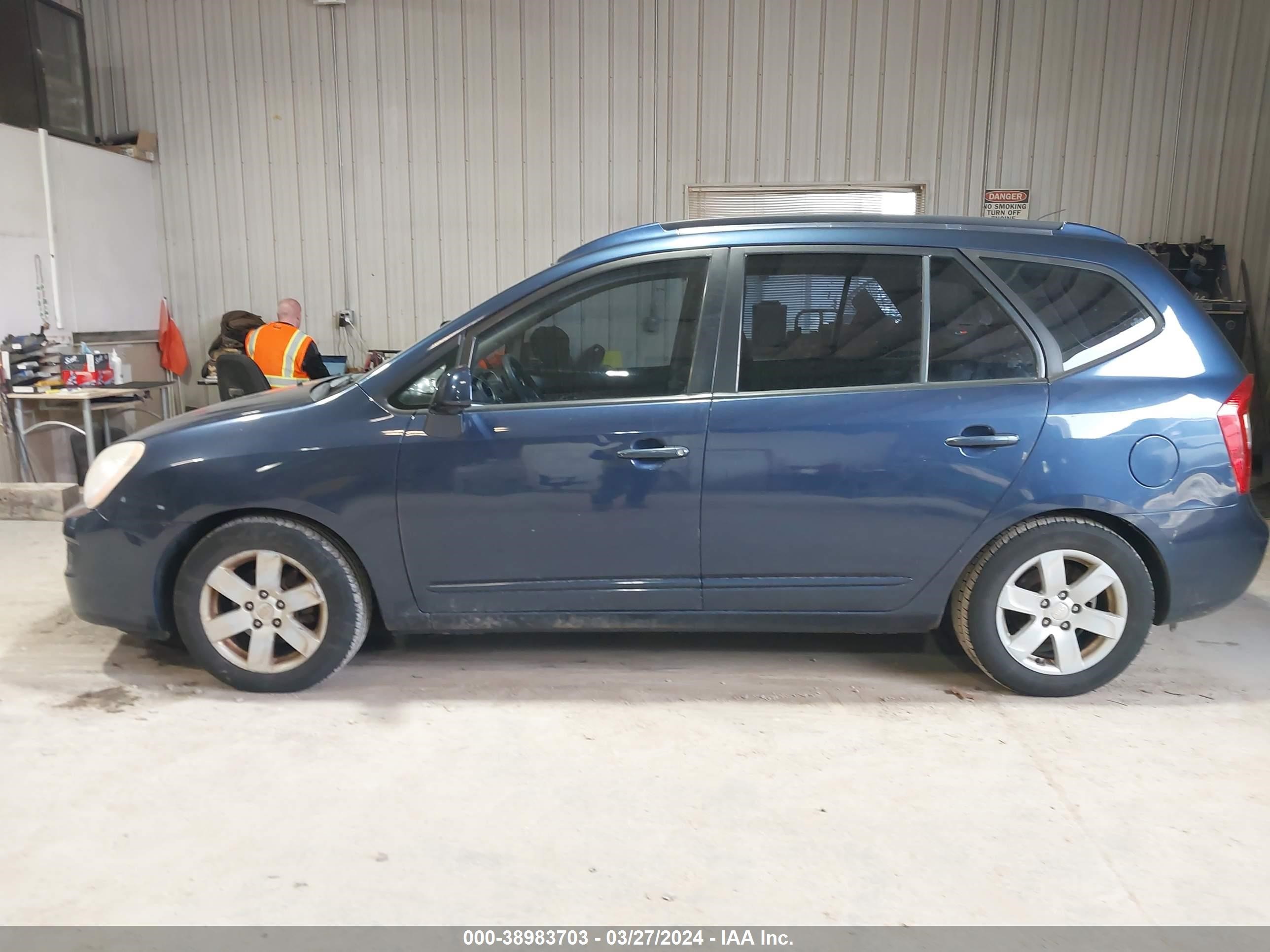 Photo 13 VIN: KNAFG525477121592 - KIA RONDO 