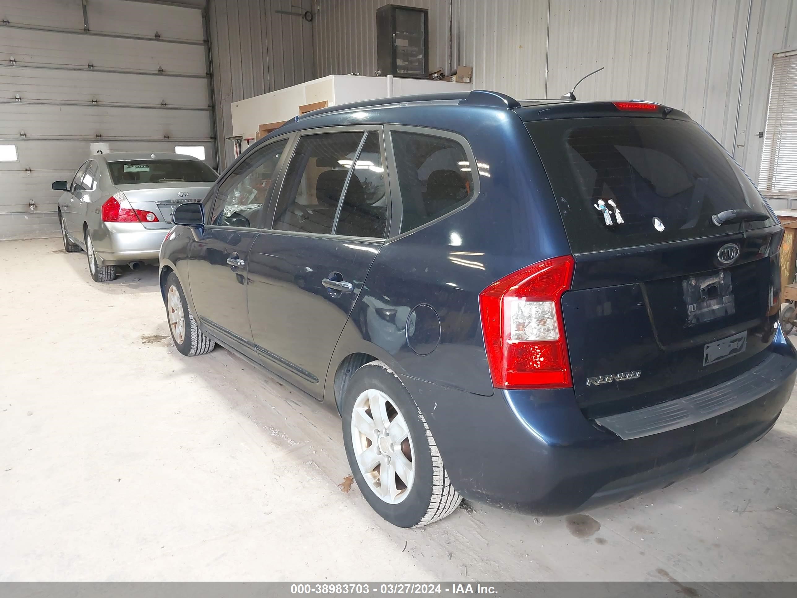 Photo 2 VIN: KNAFG525477121592 - KIA RONDO 