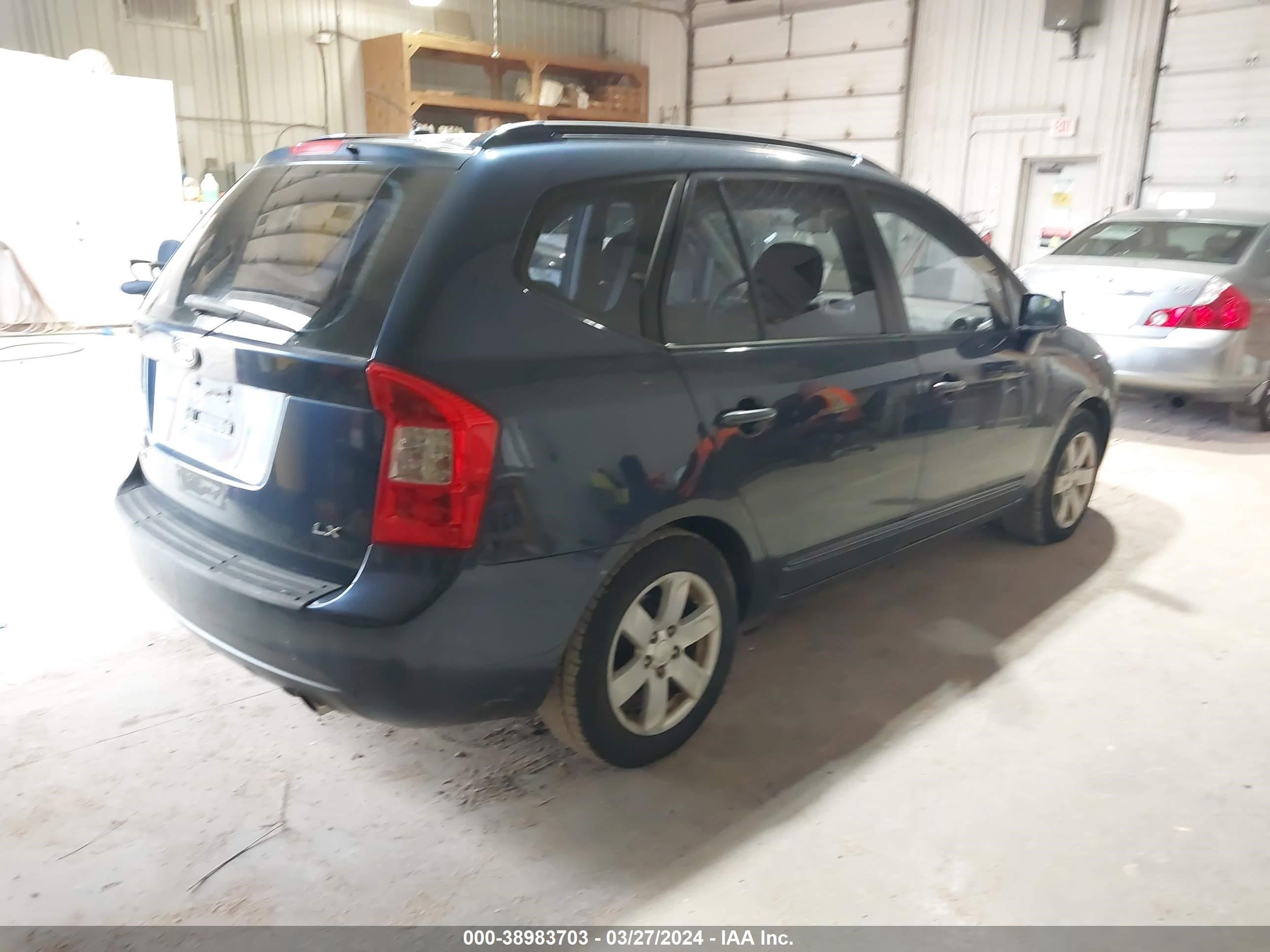 Photo 3 VIN: KNAFG525477121592 - KIA RONDO 