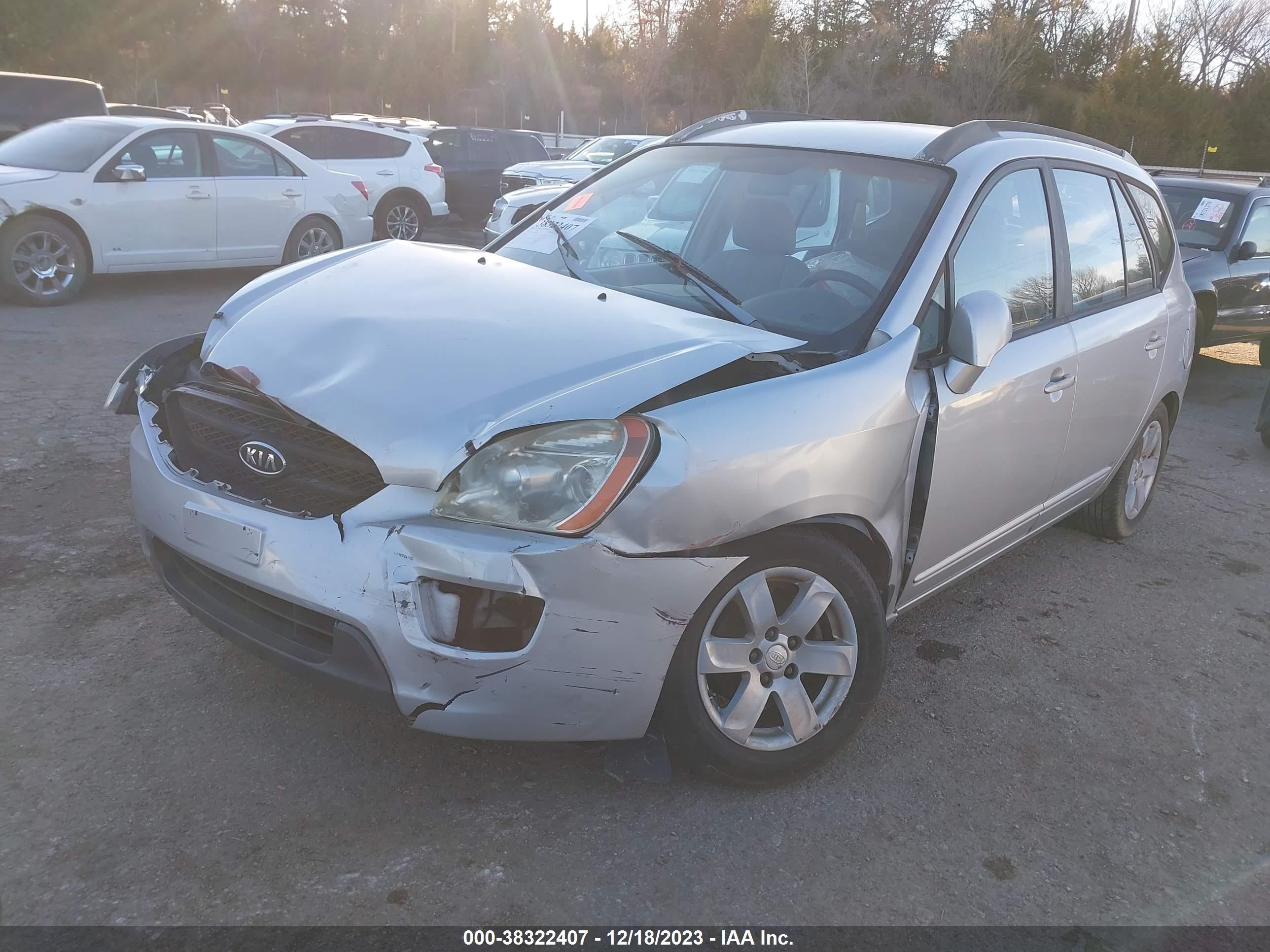 Photo 1 VIN: KNAFG525577083628 - KIA RONDO 