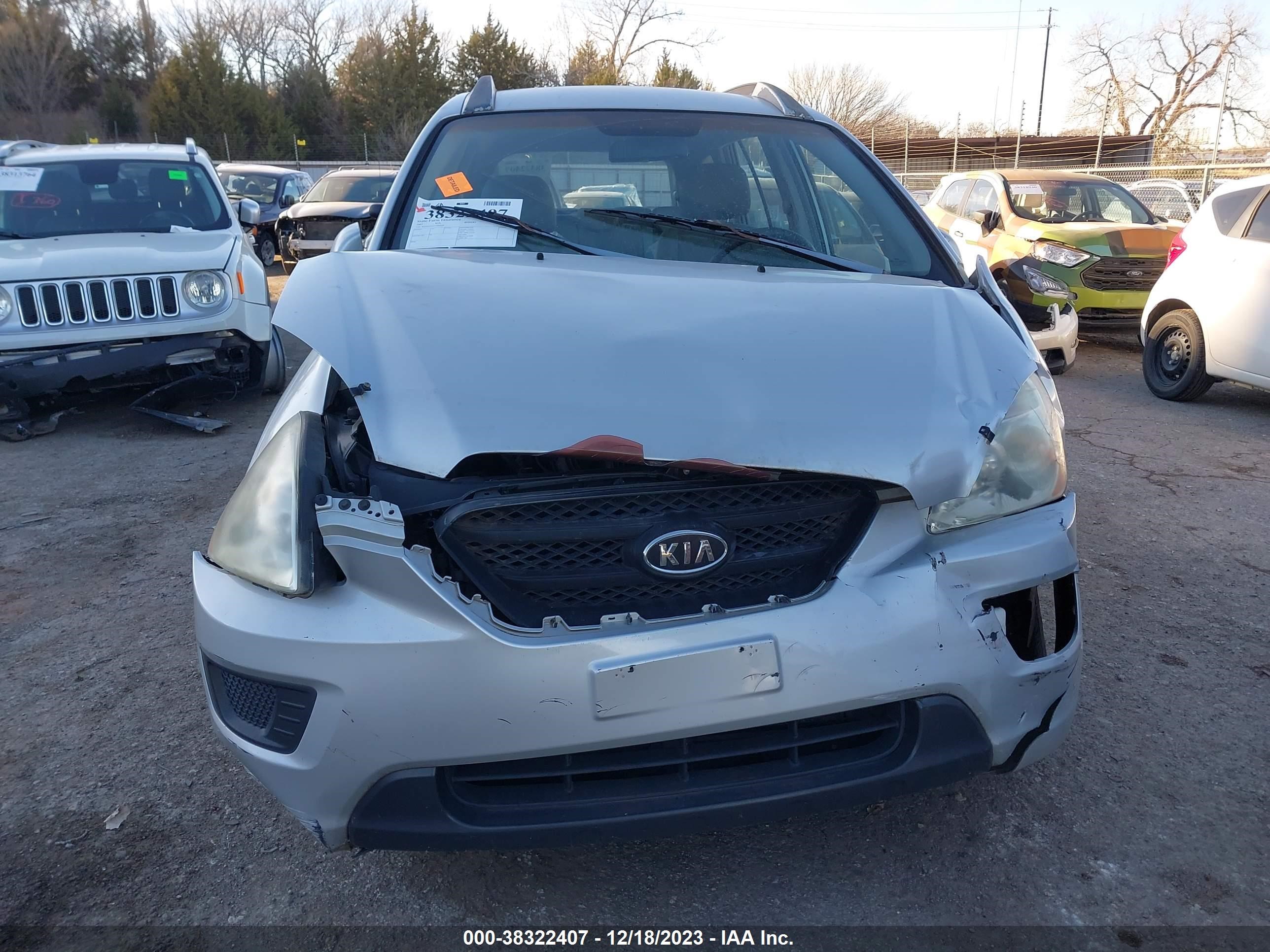 Photo 11 VIN: KNAFG525577083628 - KIA RONDO 