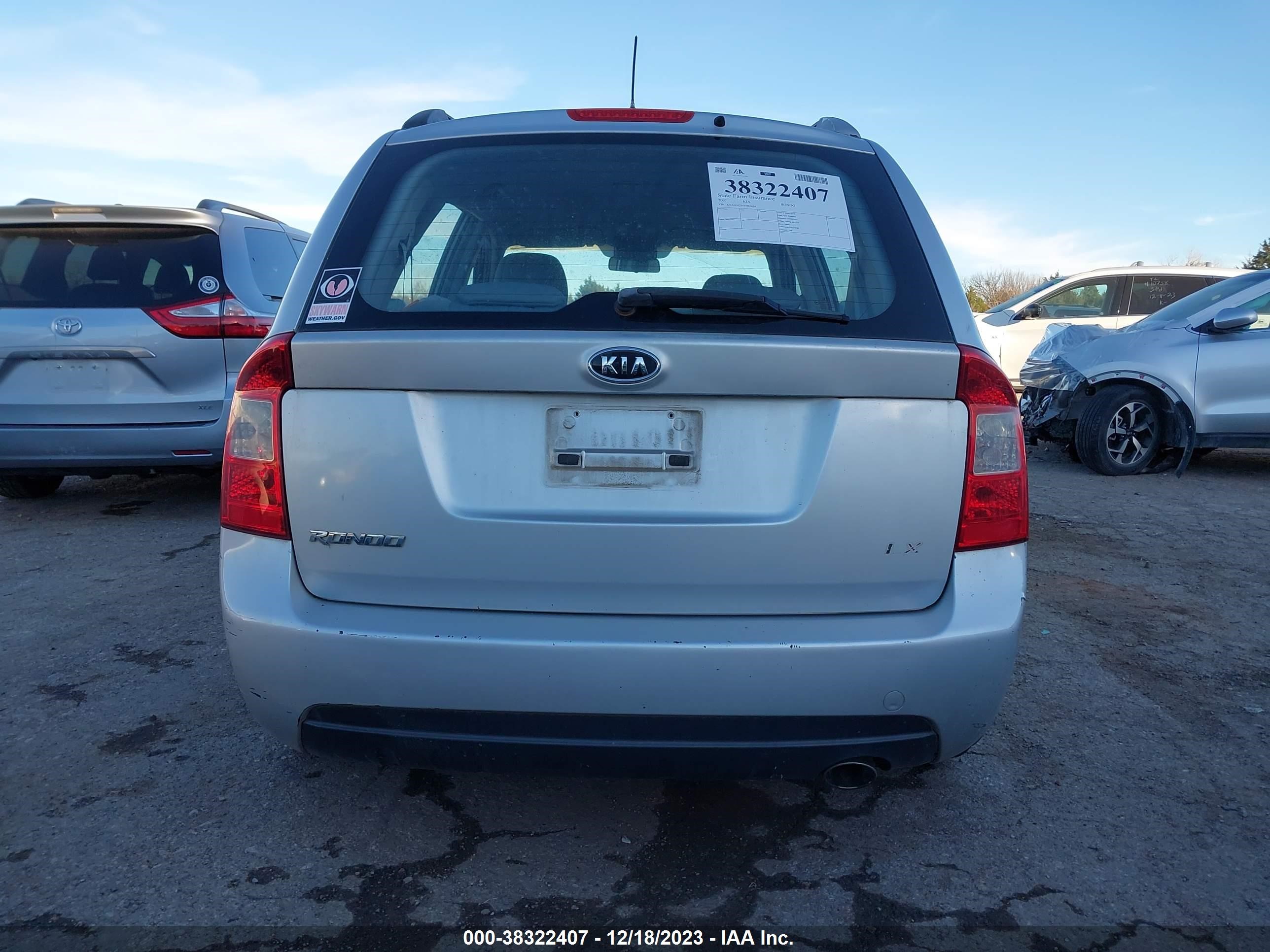 Photo 15 VIN: KNAFG525577083628 - KIA RONDO 