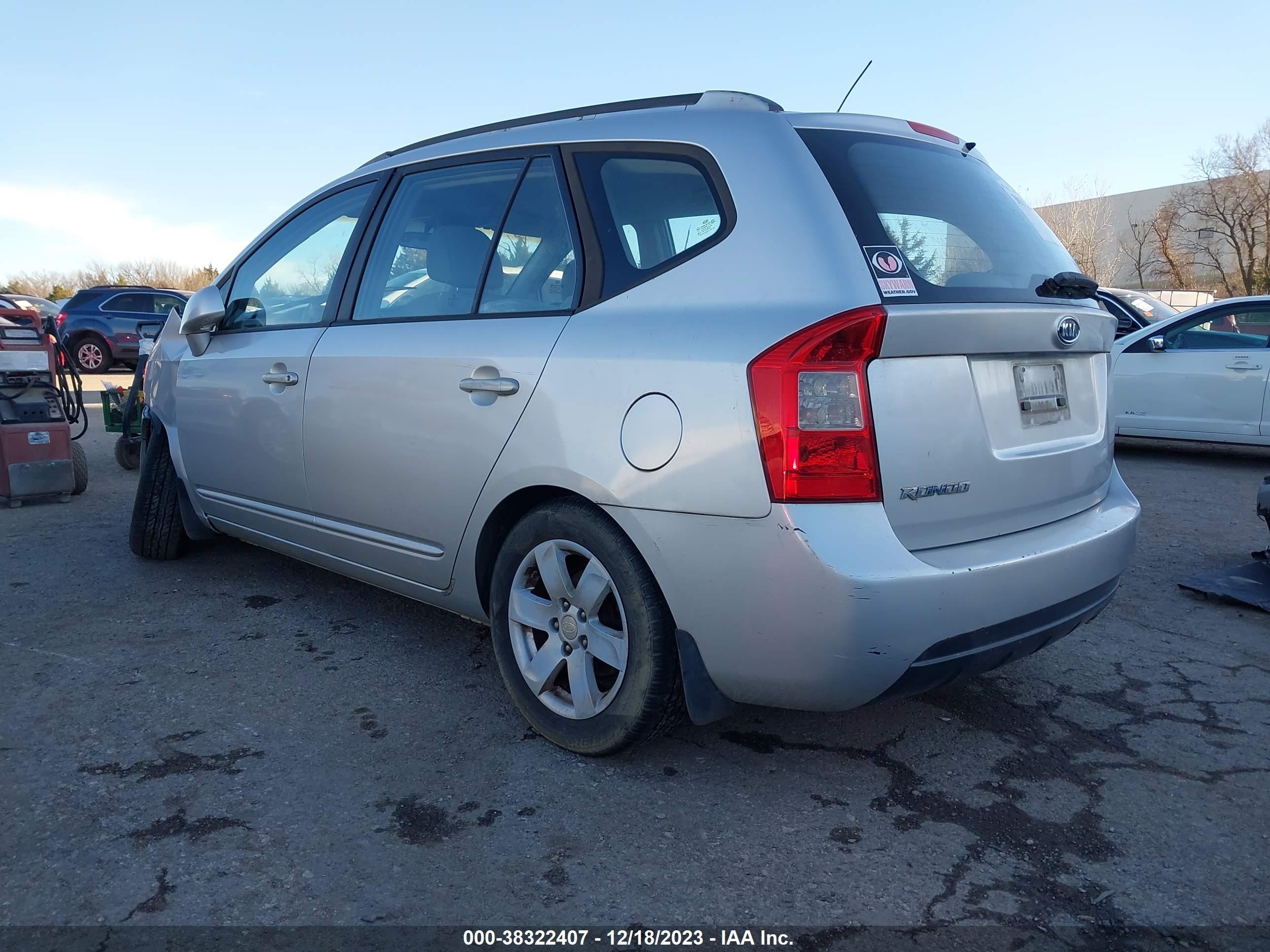 Photo 2 VIN: KNAFG525577083628 - KIA RONDO 