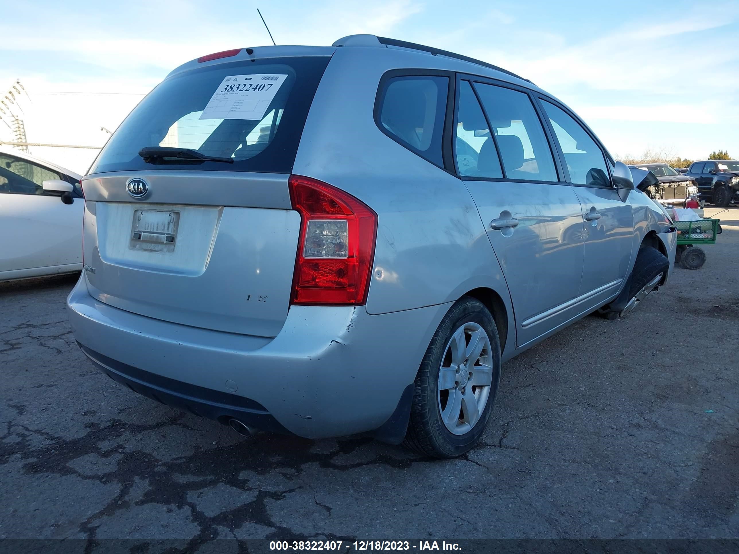 Photo 3 VIN: KNAFG525577083628 - KIA RONDO 