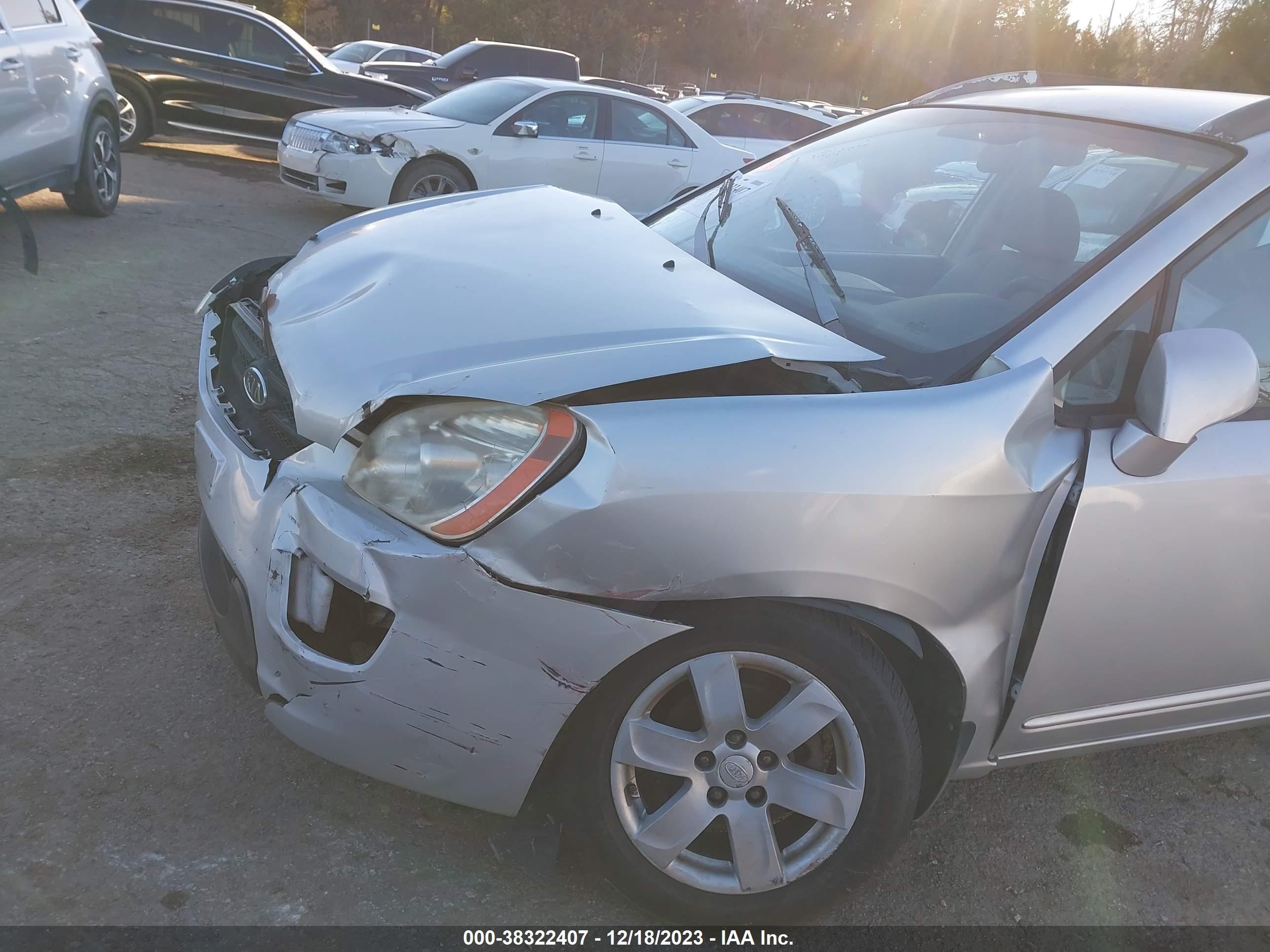 Photo 5 VIN: KNAFG525577083628 - KIA RONDO 