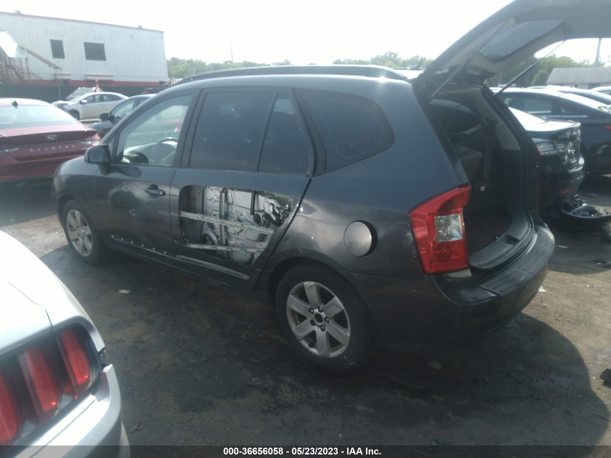 Photo 2 VIN: KNAFG525587173119 - KIA RONDO 