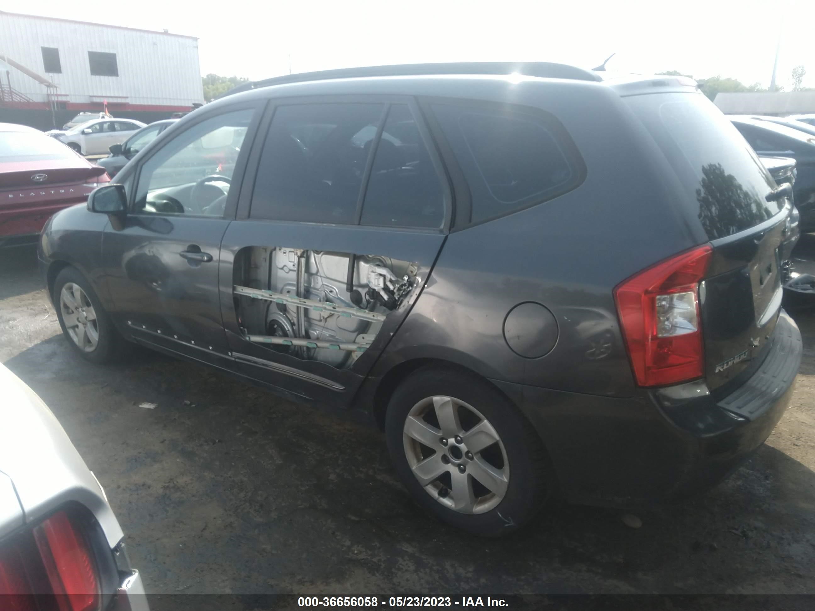 Photo 5 VIN: KNAFG525587173119 - KIA RONDO 