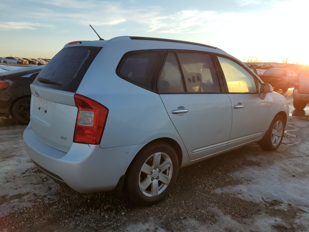 Photo 2 VIN: KNAFG525677120900 - KIA RONDO 