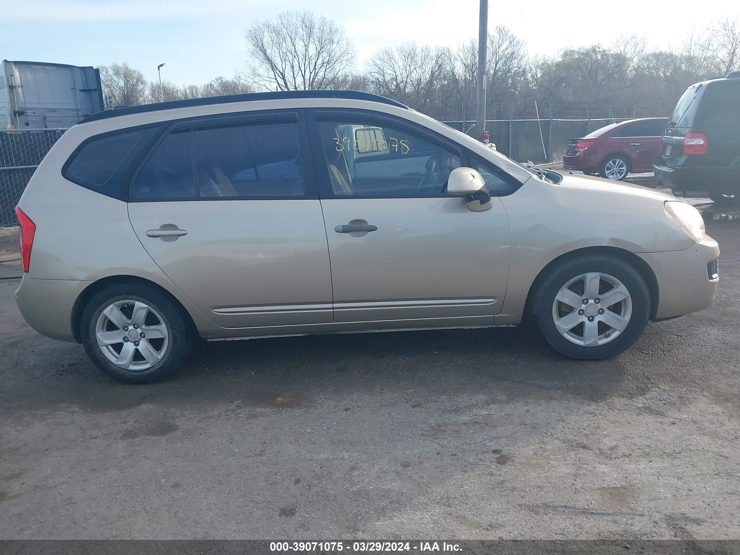 Photo 12 VIN: KNAFG525987130774 - KIA RONDO 