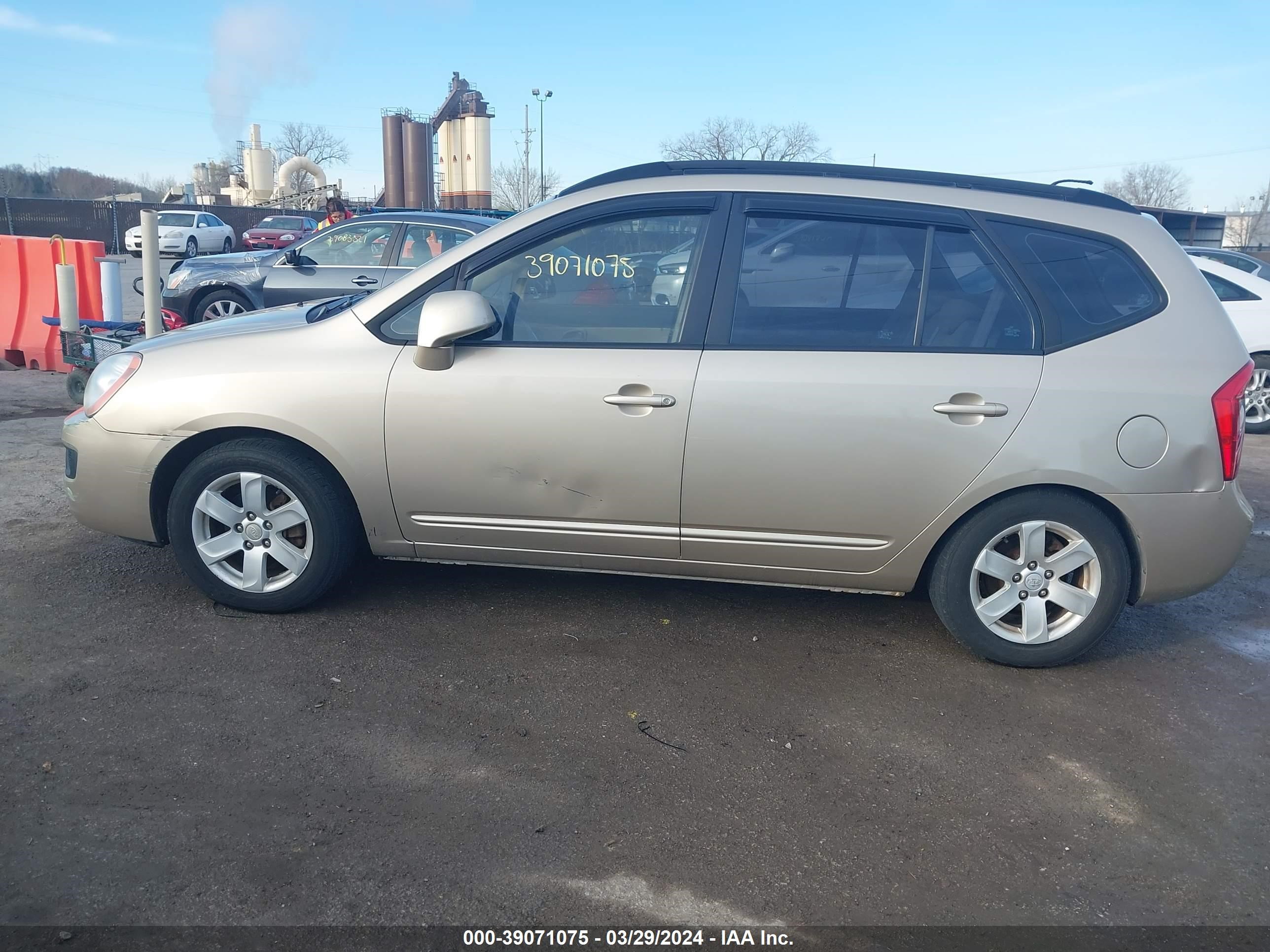 Photo 13 VIN: KNAFG525987130774 - KIA RONDO 