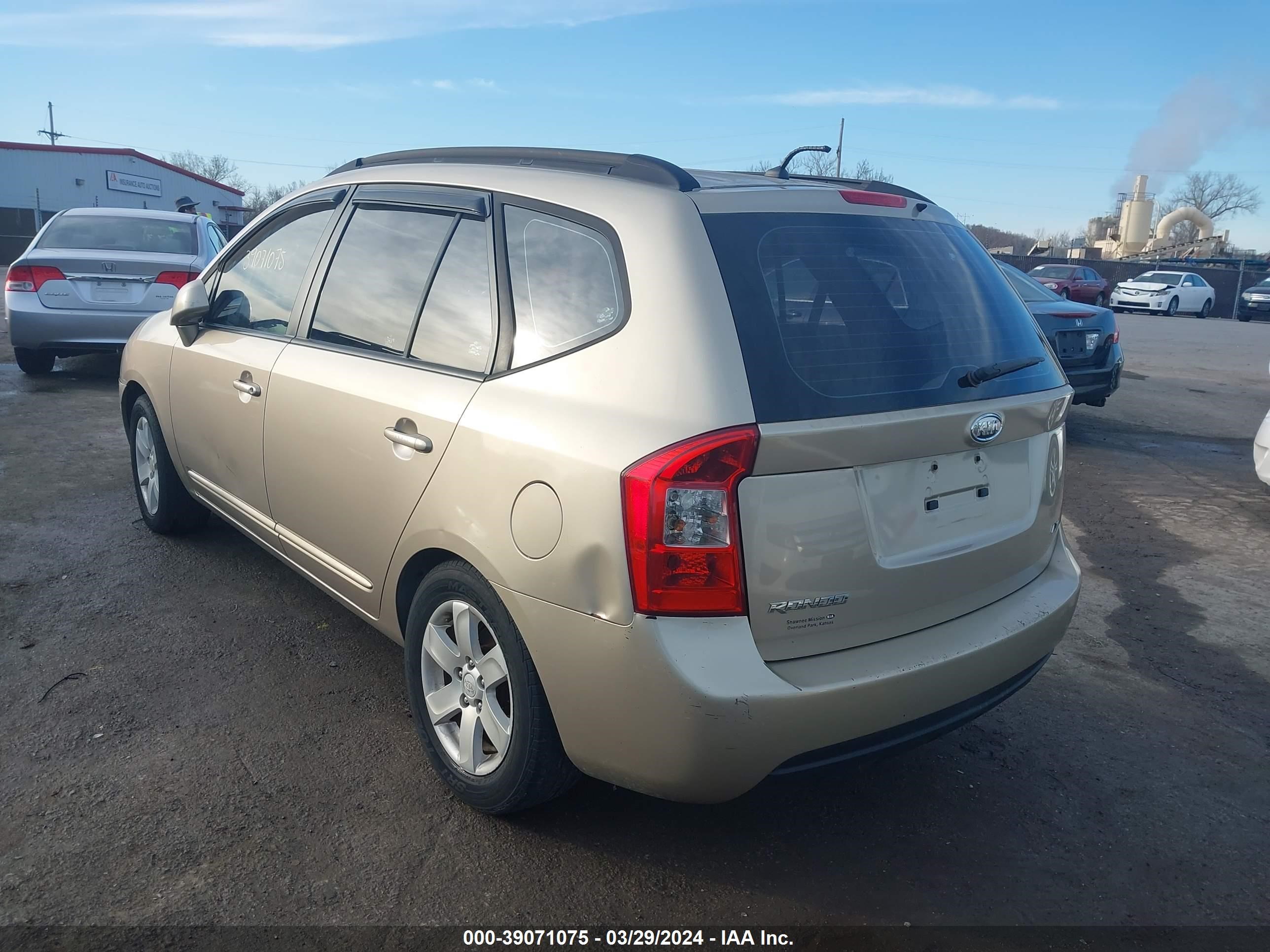 Photo 2 VIN: KNAFG525987130774 - KIA RONDO 