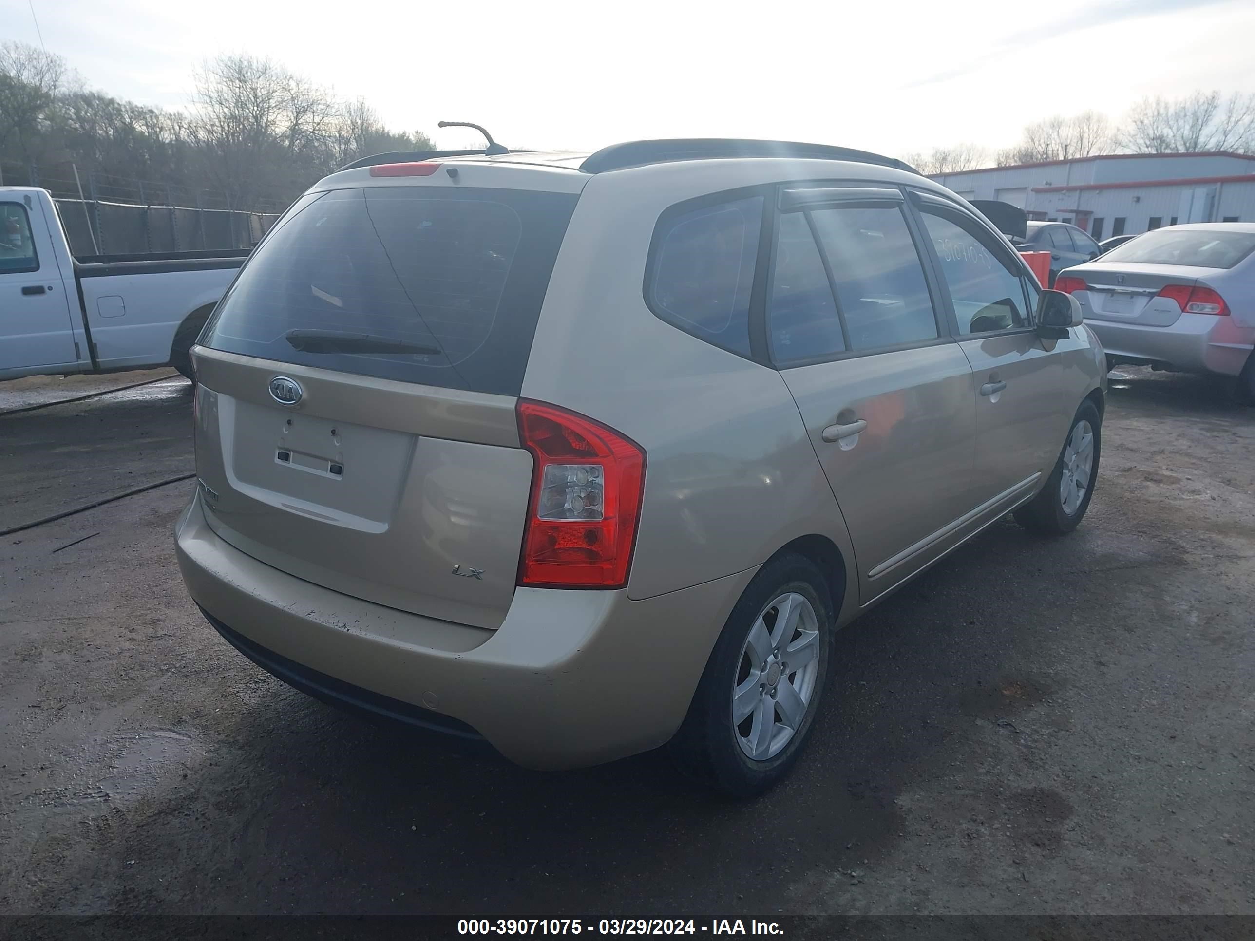 Photo 3 VIN: KNAFG525987130774 - KIA RONDO 