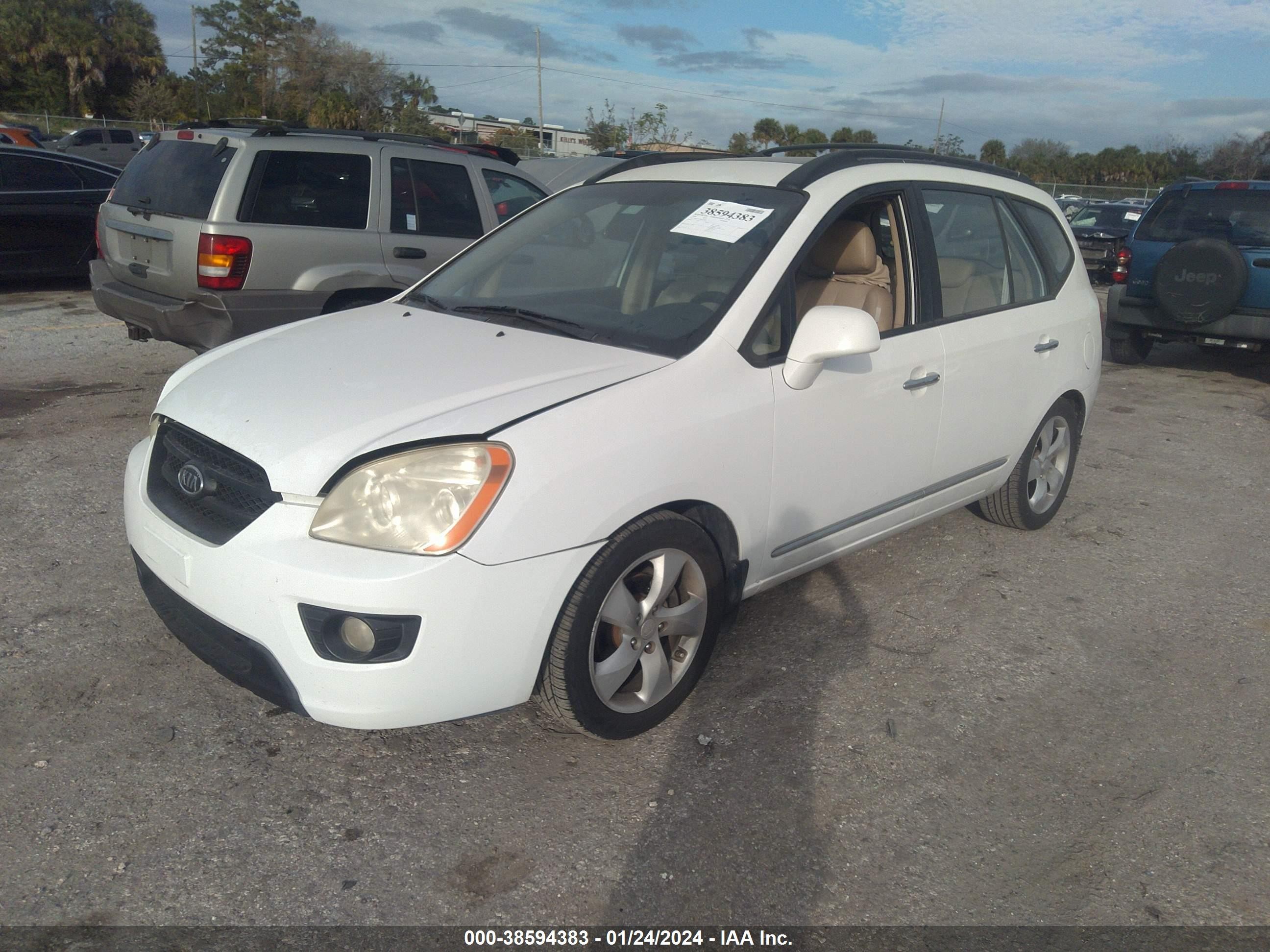 Photo 1 VIN: KNAFG525987174693 - KIA RONDO 