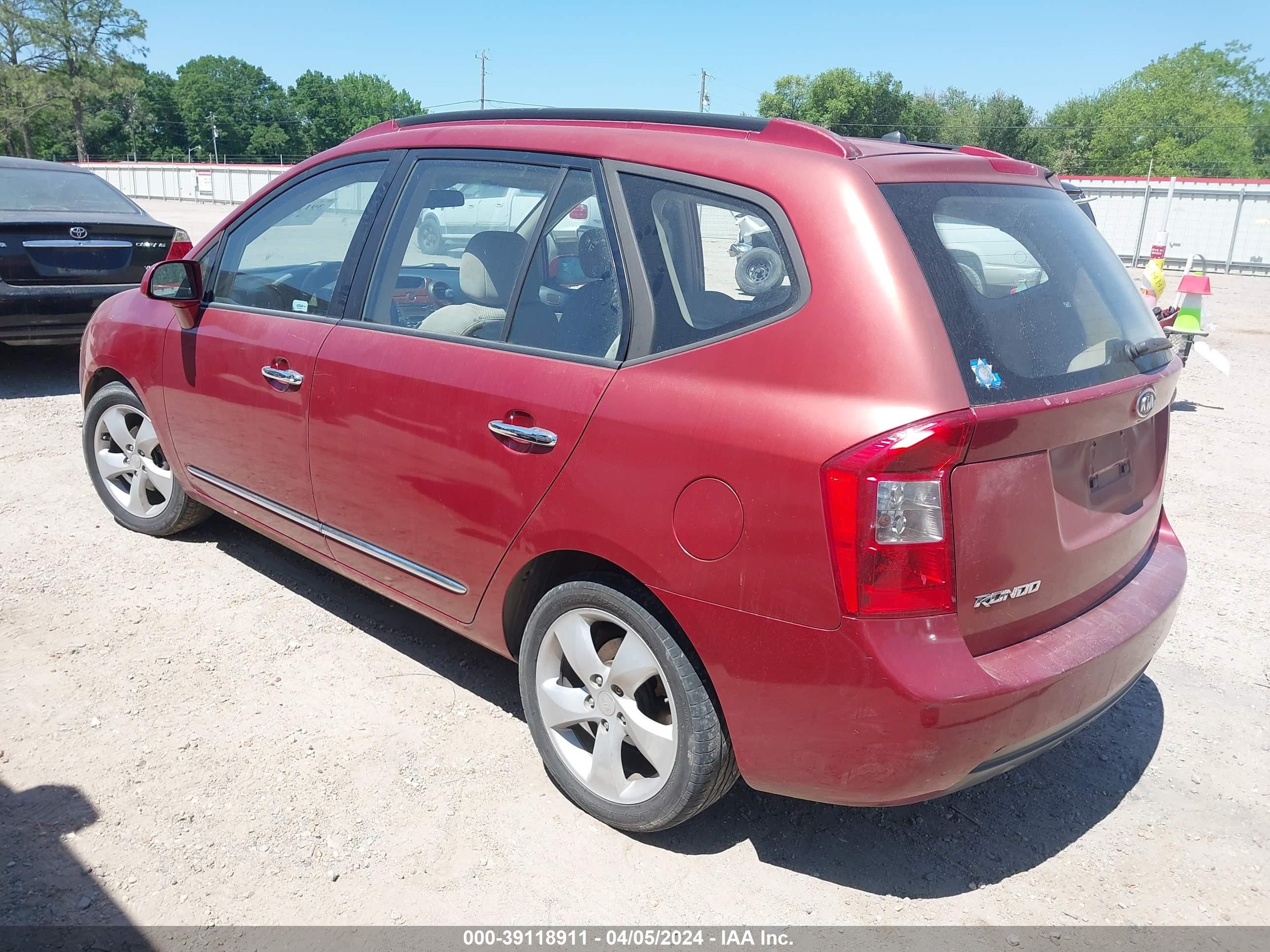 Photo 2 VIN: KNAFG526077058743 - KIA RONDO 