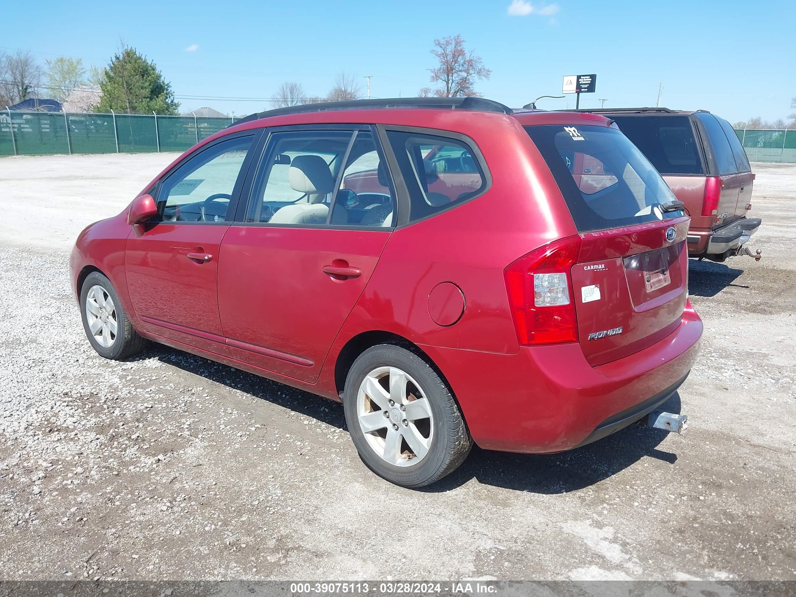 Photo 2 VIN: KNAFG526187153877 - KIA RONDO 